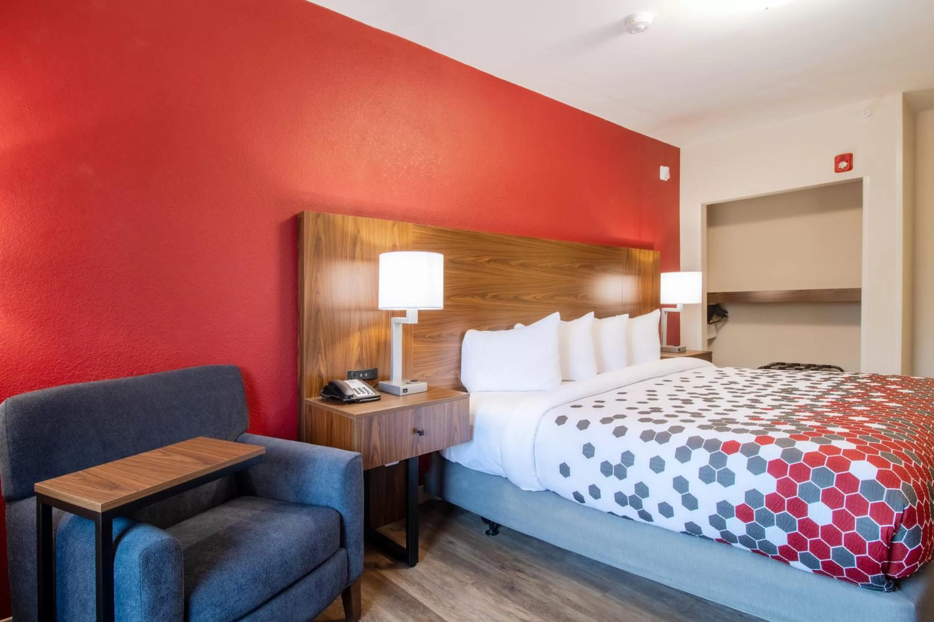 Bed in Econo Lodge Inn & Suites Foley-North Gulf Shores