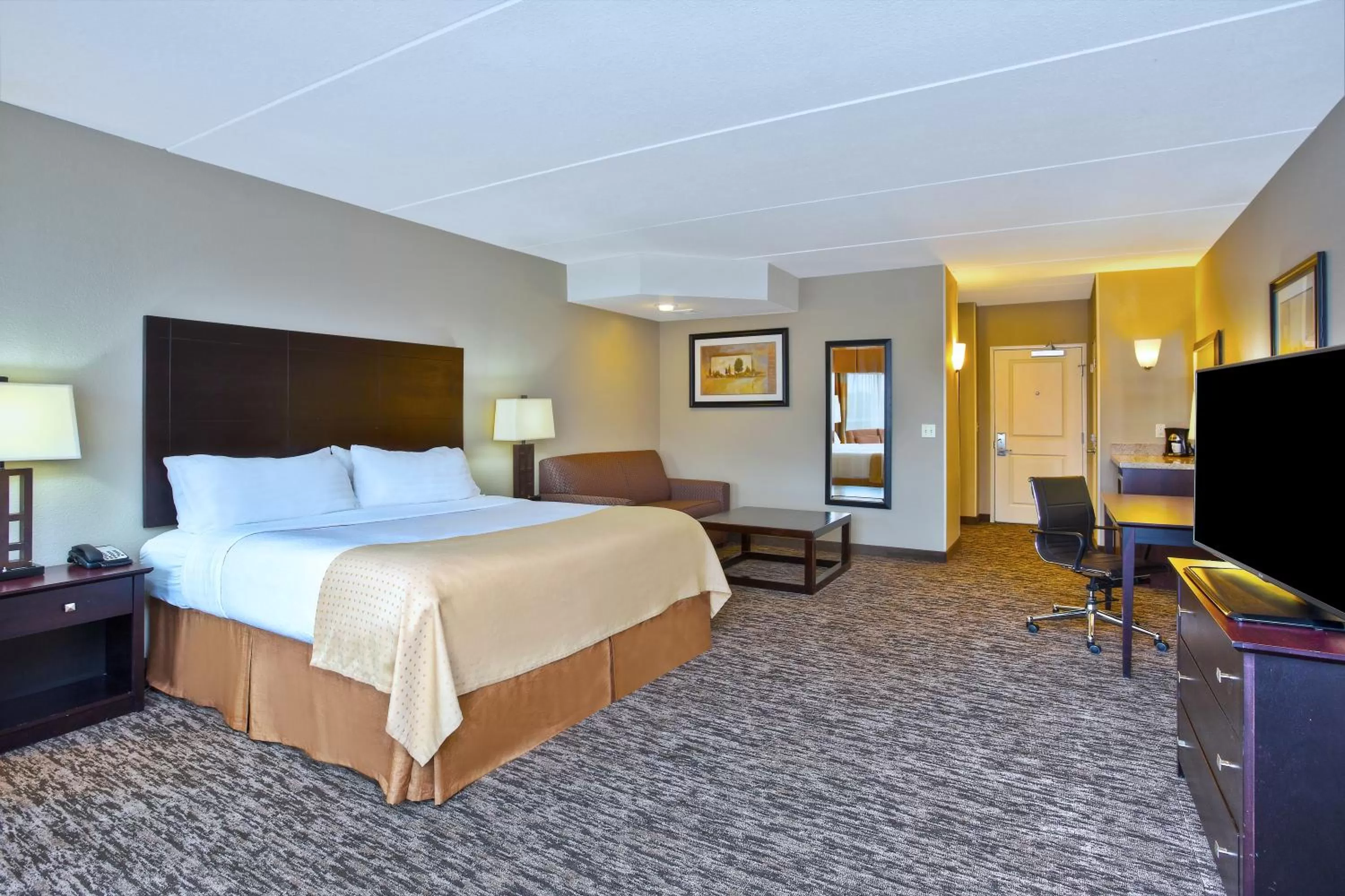 Bedroom, Bed in Holiday Inn & Suites Green Bay Stadium by IHG