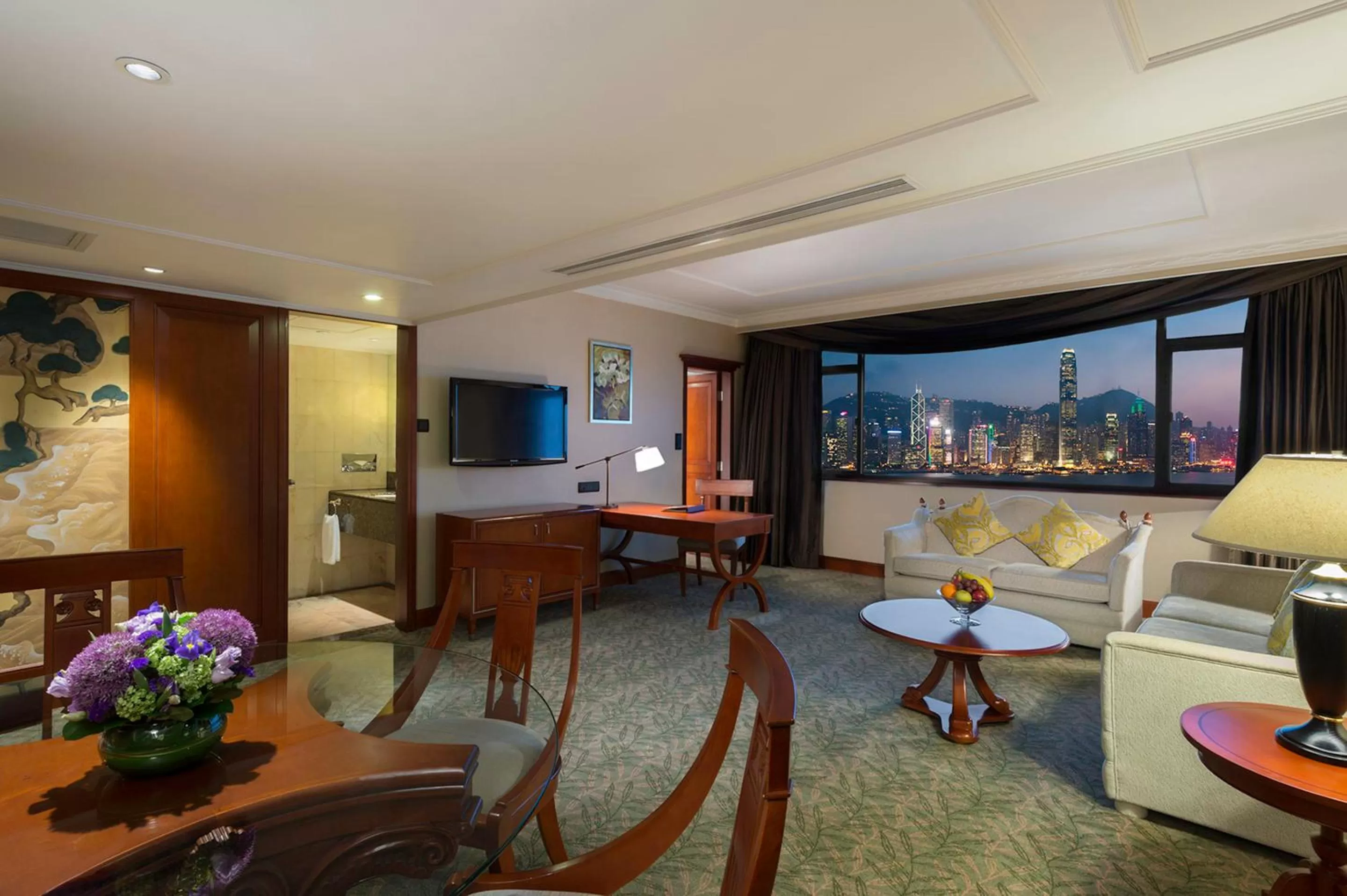 Bedroom in Marco Polo Hongkong Hotel