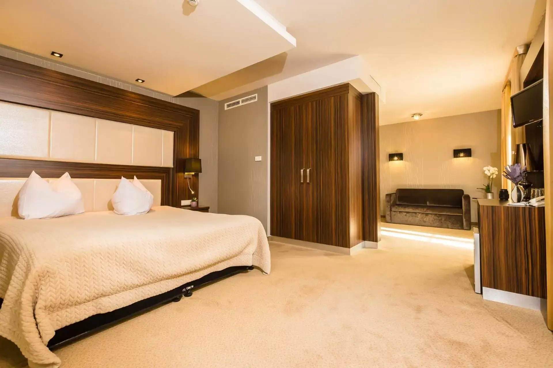 Superior Double Room in Duna Garden Hotel Superior Double Room in Duna Garden Hotel