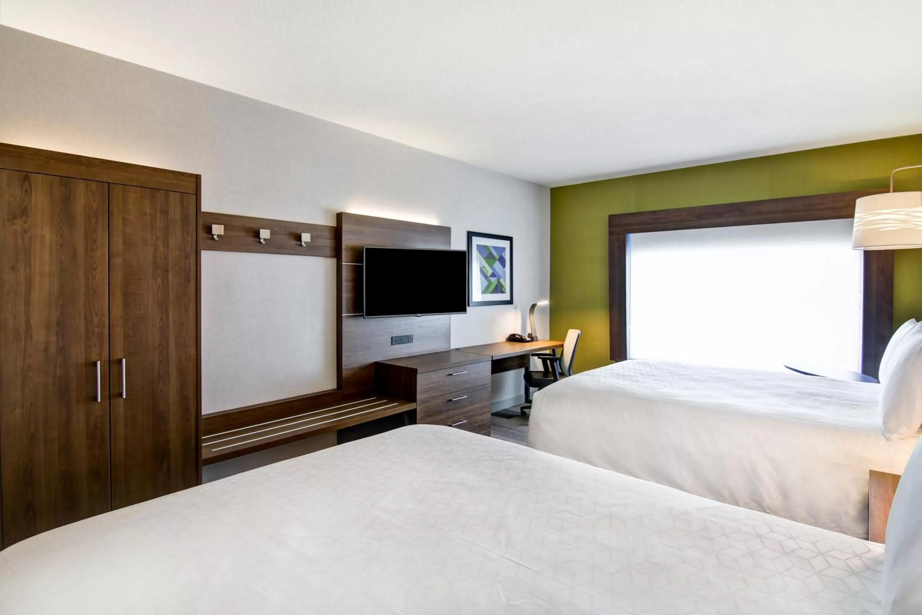 Photo of the whole room, Bed in Holiday Inn Express Hotel & Suites Toronto - Markham by IHG