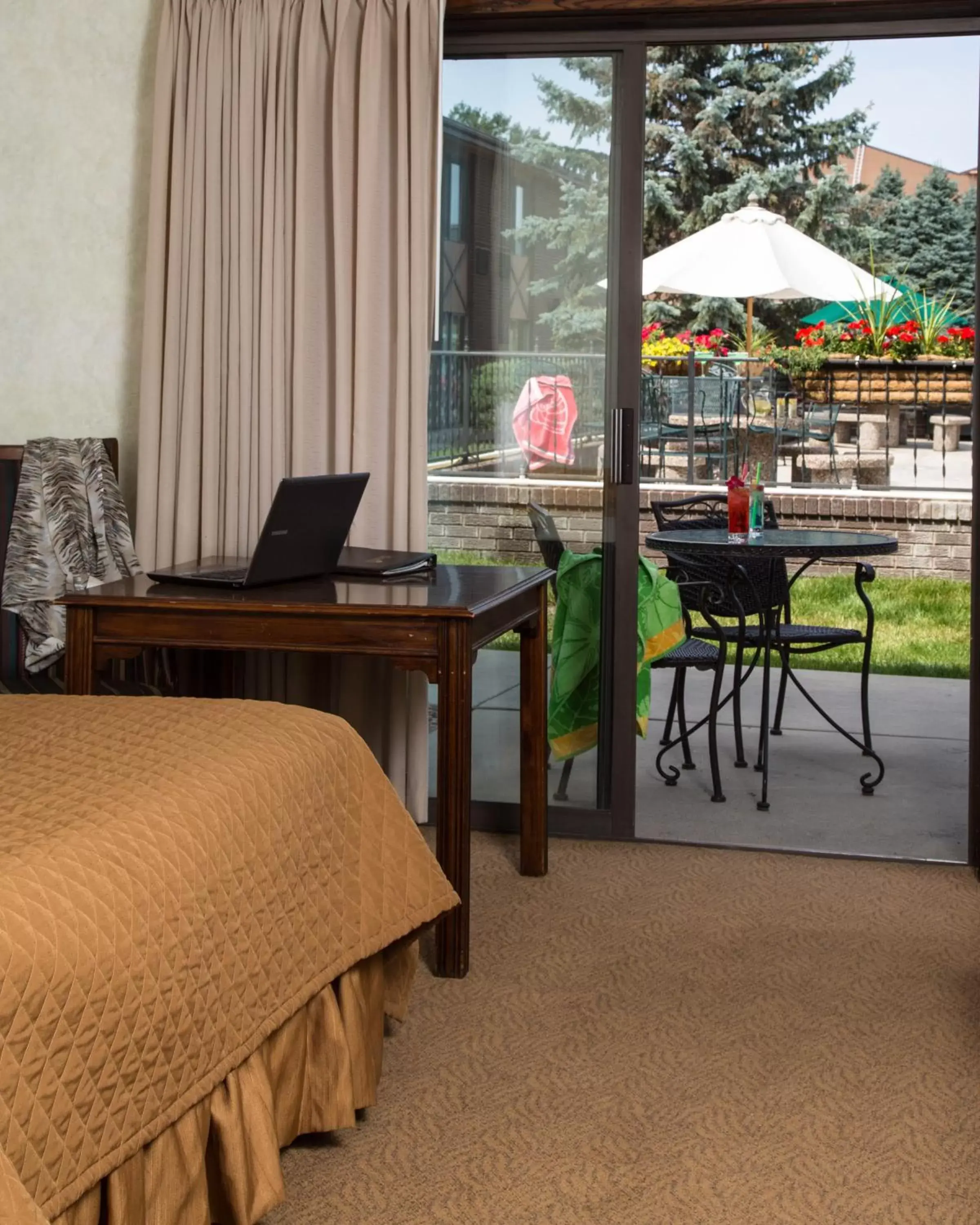 Deluxe Queen Room with Two Queen Beds with Pool View - Ground Floor in The Foothills Inn Deluxe Queen Room with Two Queen Beds with Pool View - Ground Floor in The Foothills Inn