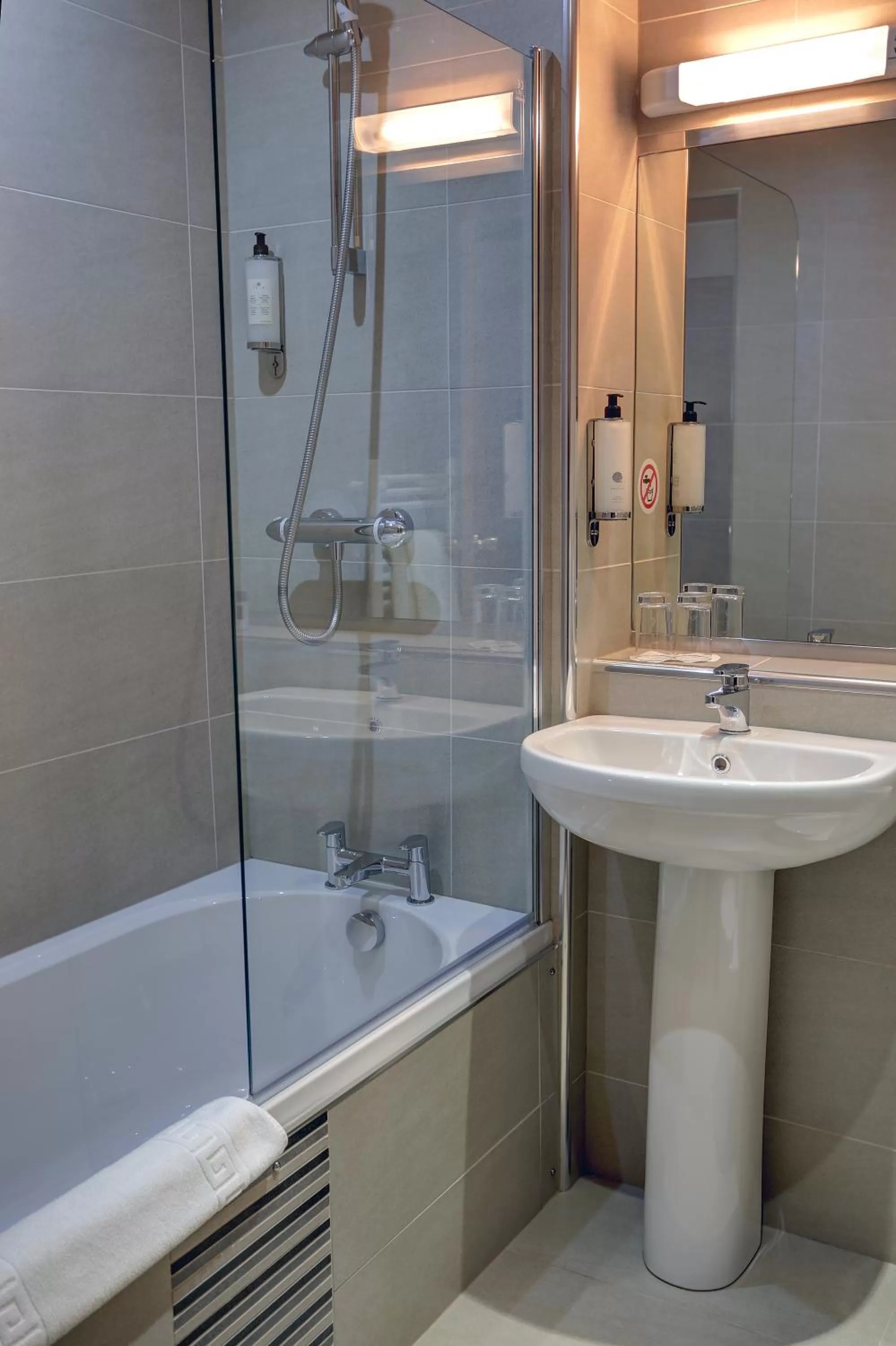 Shower in Best Western The Hilcroft Hotel West Lothian