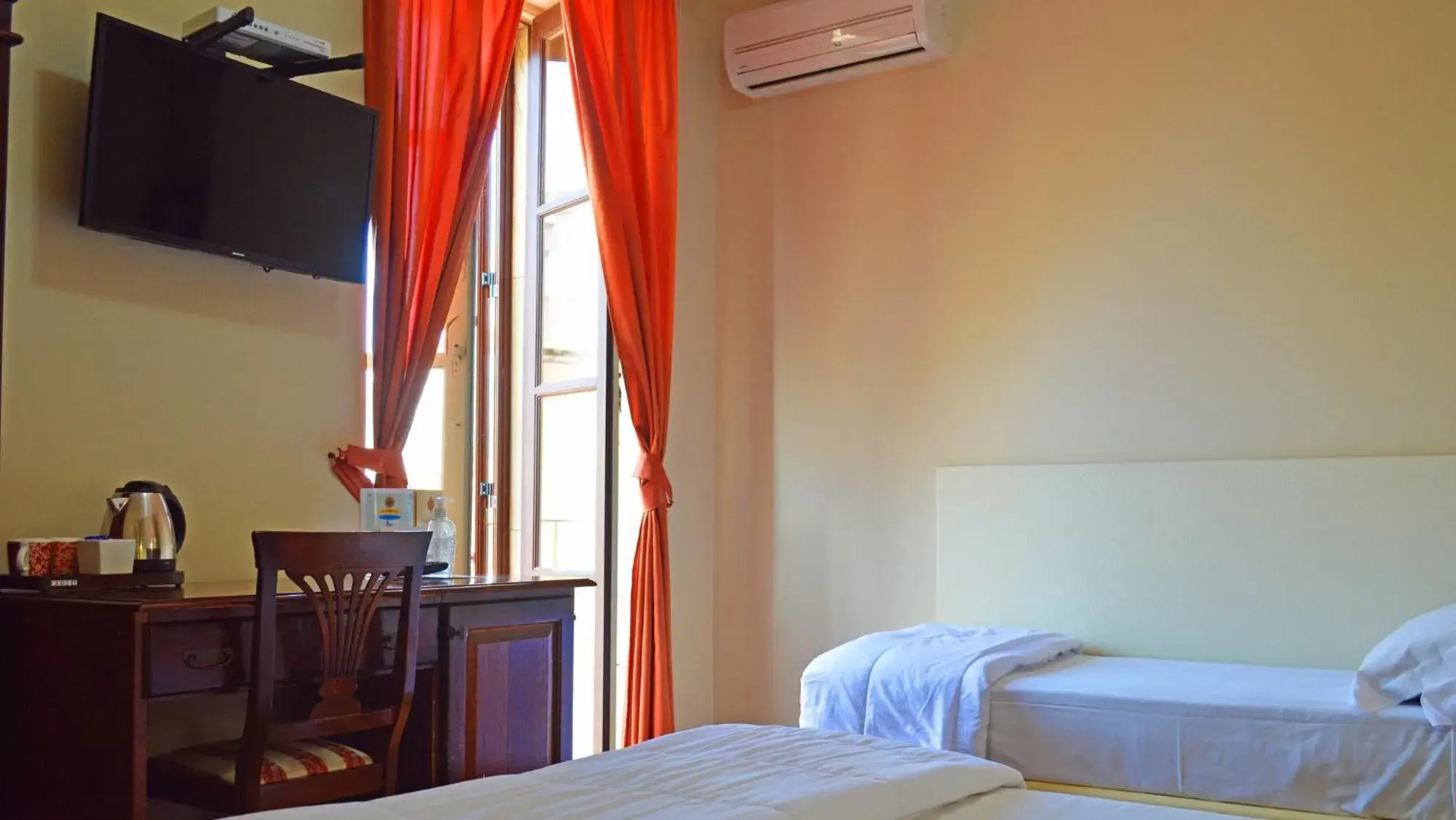 Triple Room - single occupancy in Hotel Medici Triple Room - single occupancy in Hotel Medici