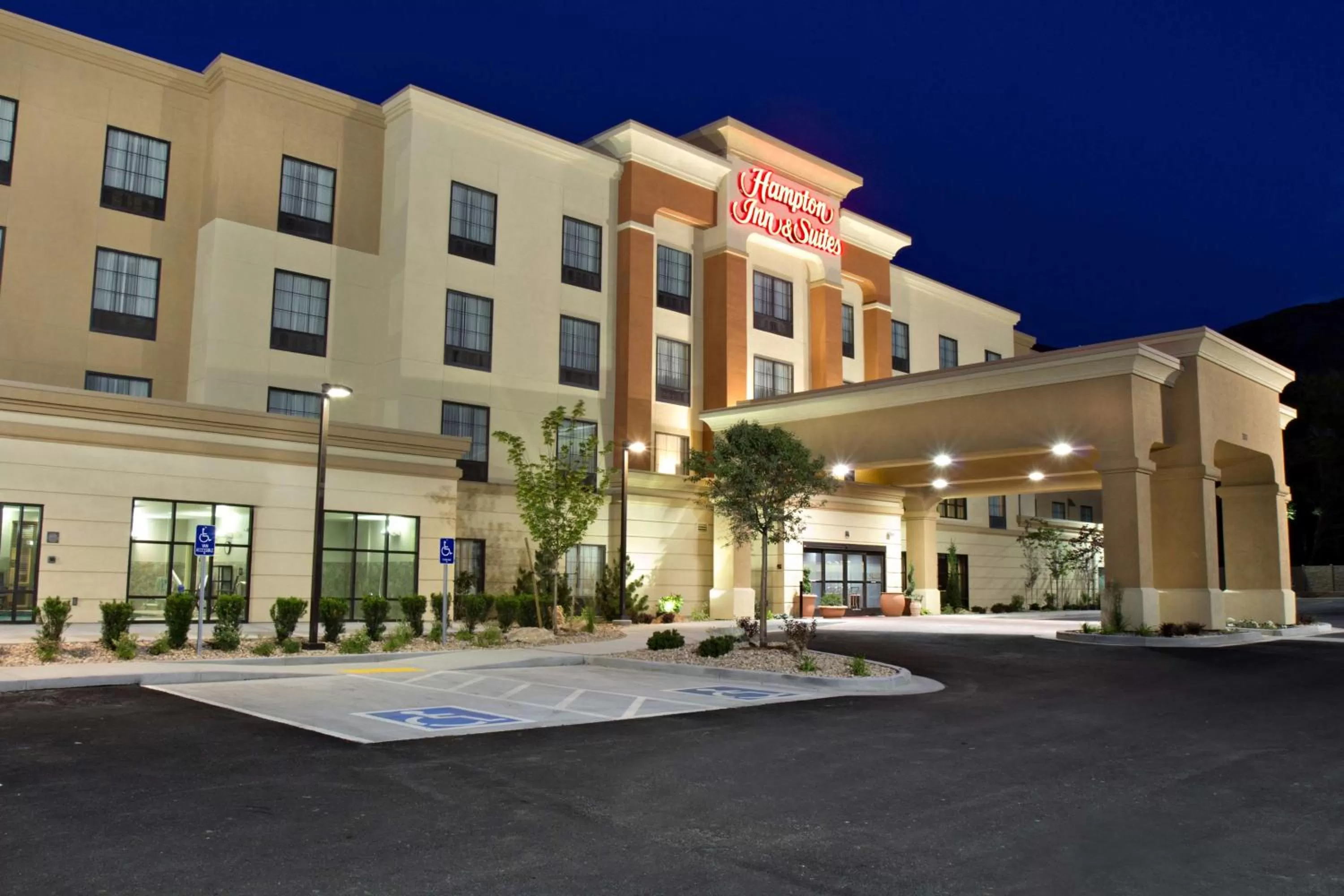 Property building in Hampton Inn & Suites Salt Lake City/Farmington
