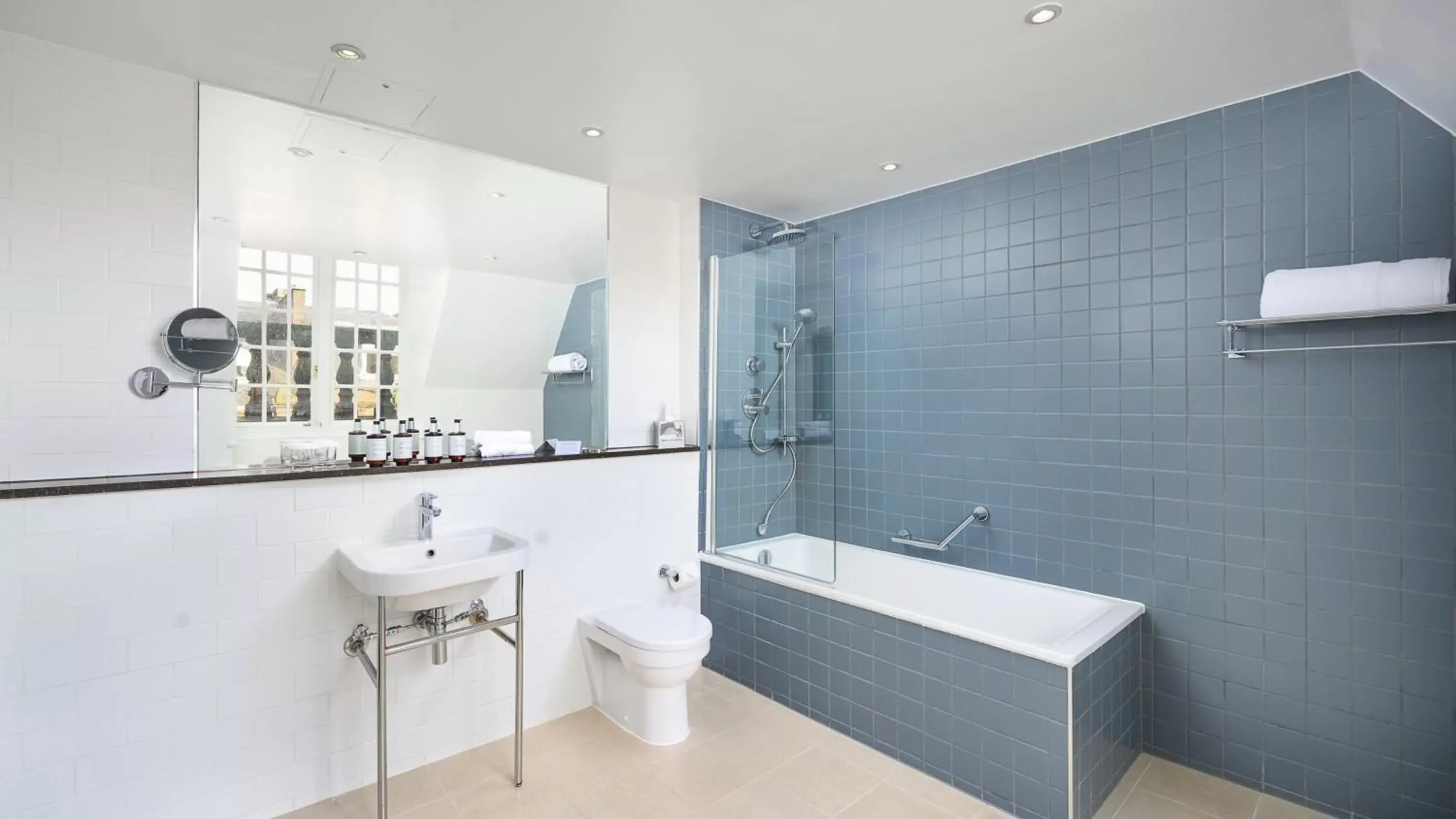 Premium King Room in voco Grand Central Glasgow by IHG Premium King Room in voco Grand Central Glasgow by IHG