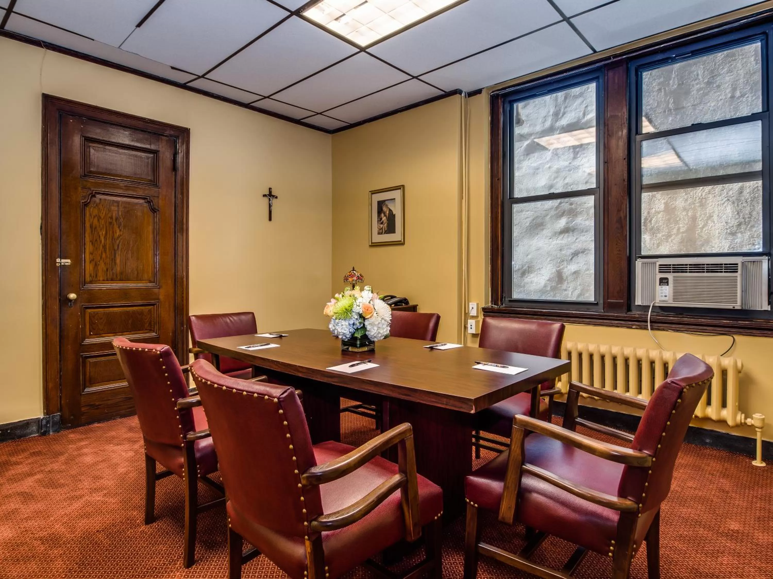 Business facilities in Leo House