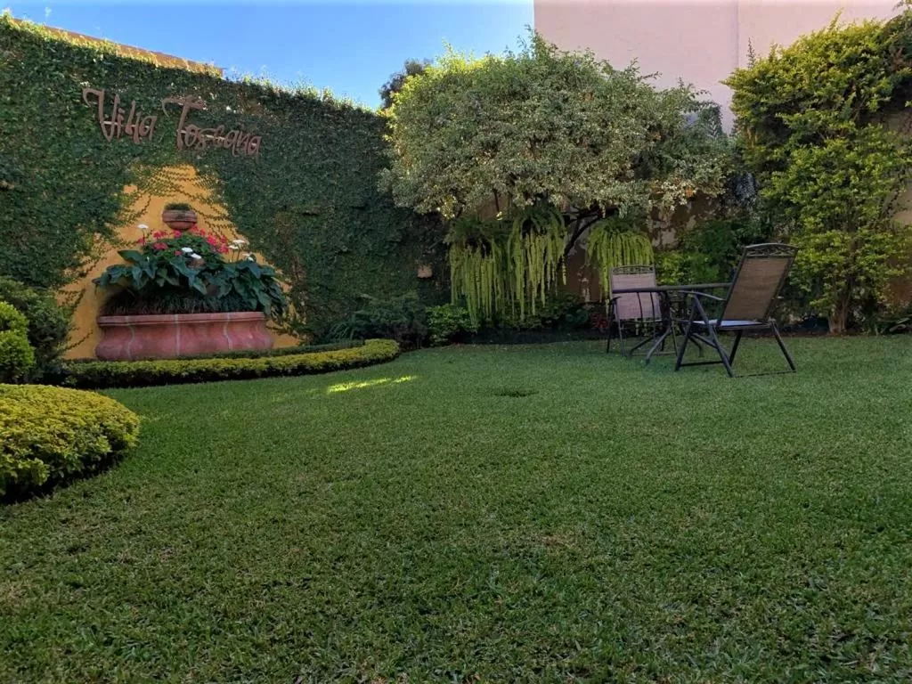 Garden in Hostal Villa Toscana