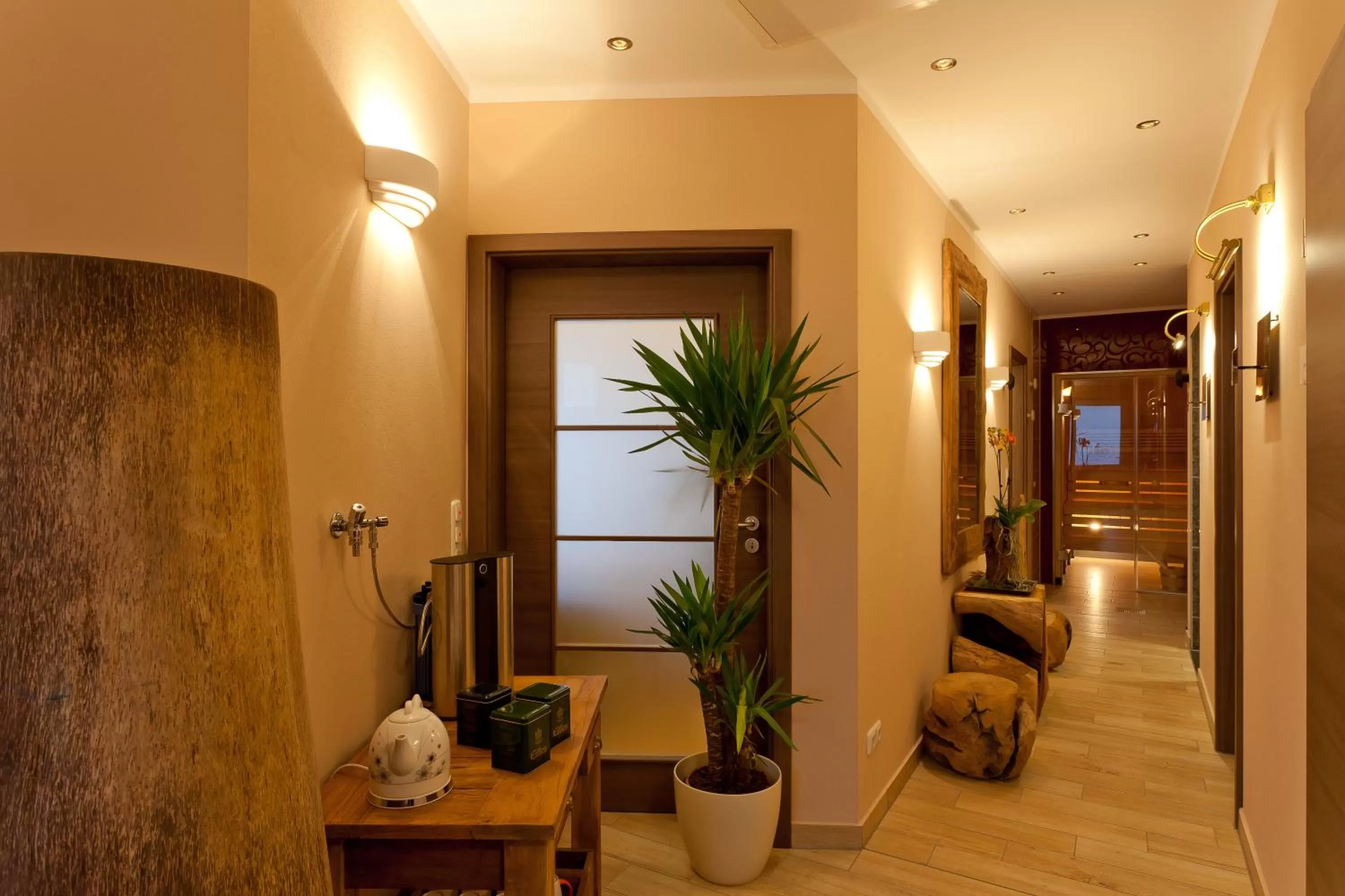 Decorative detail in Hotel-Marks-Garni