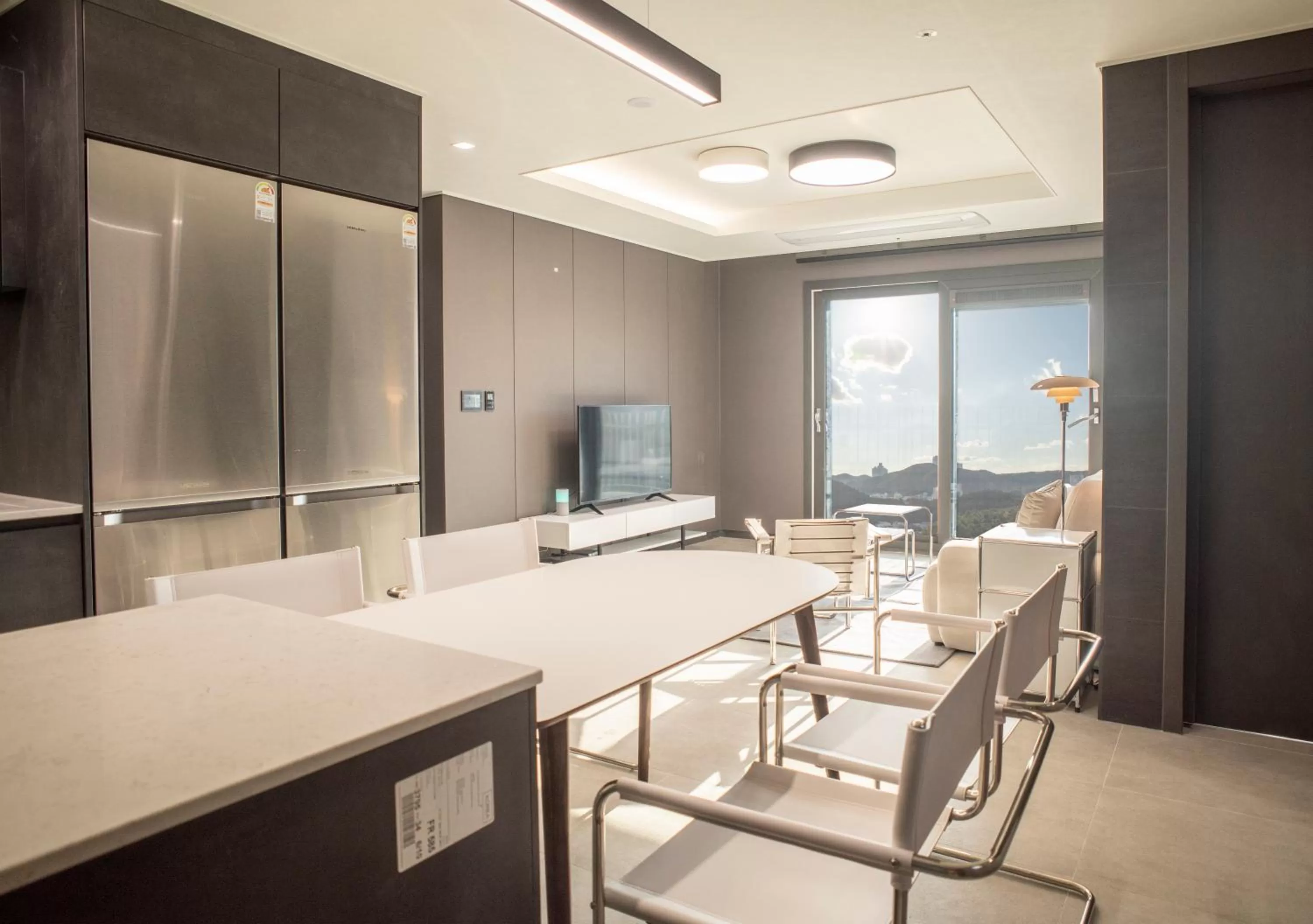 Y Collection by UH FLAT Osiria