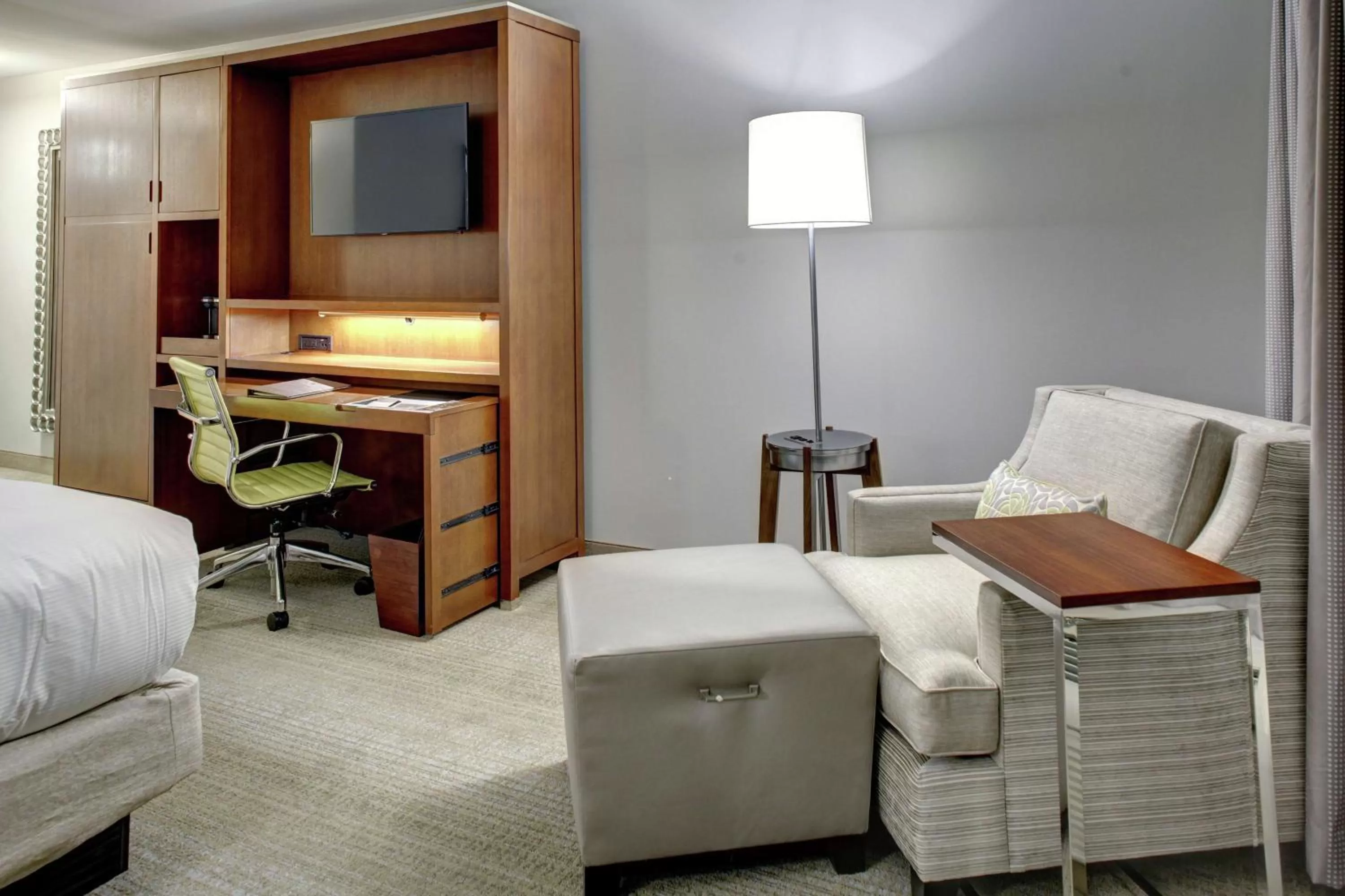 Bedroom, Bed in DoubleTree by Hilton Biloxi