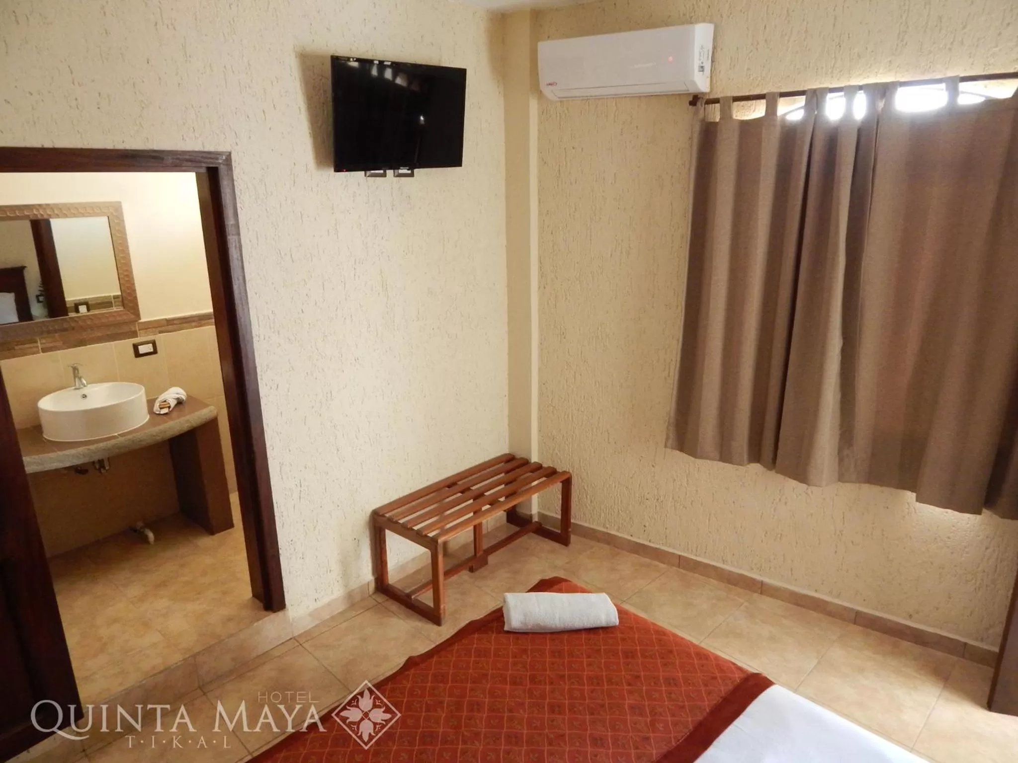 TV and multimedia, Seating Area in Hotel Quinta Maya