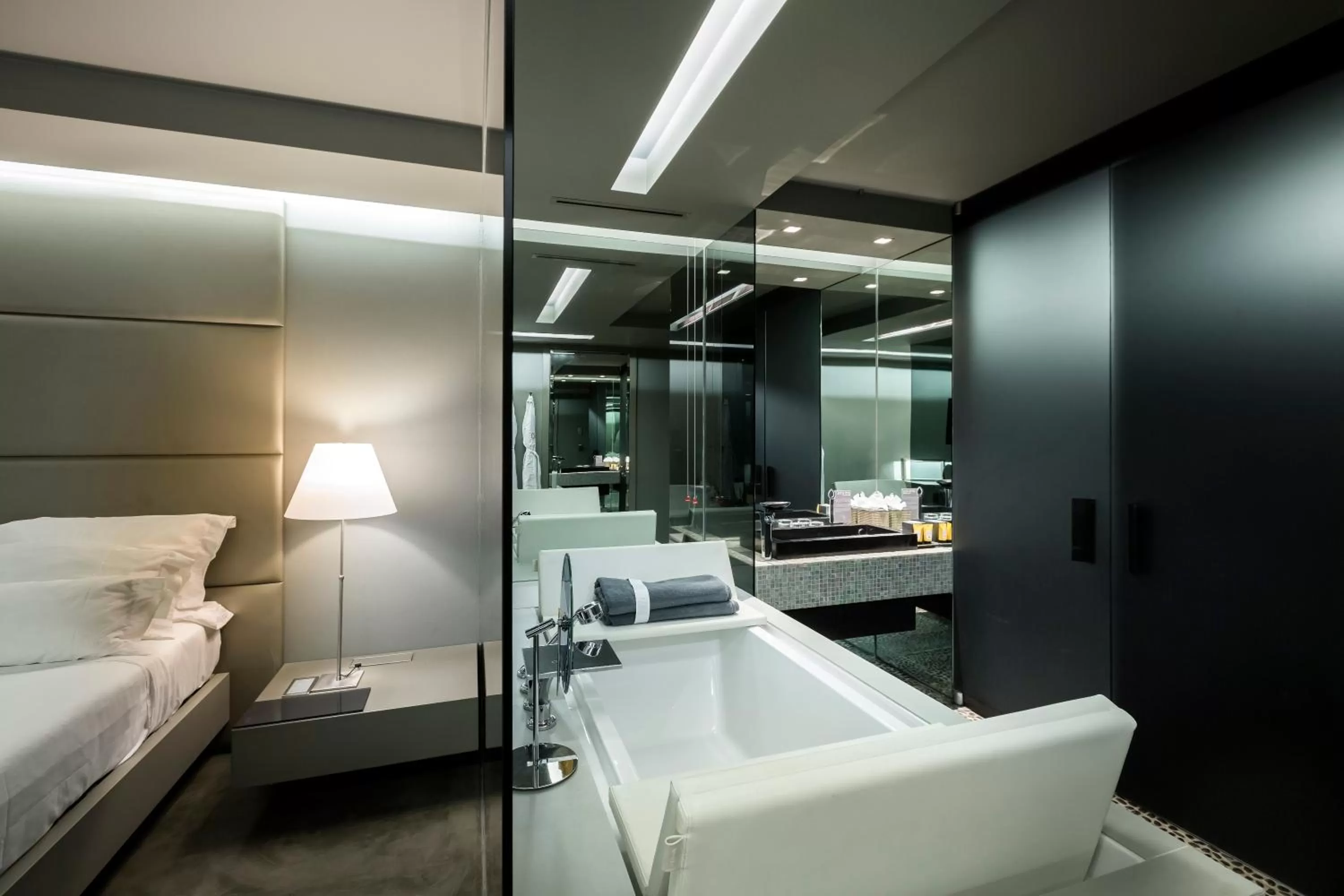 Bathroom, Bed in The Vine Hotel