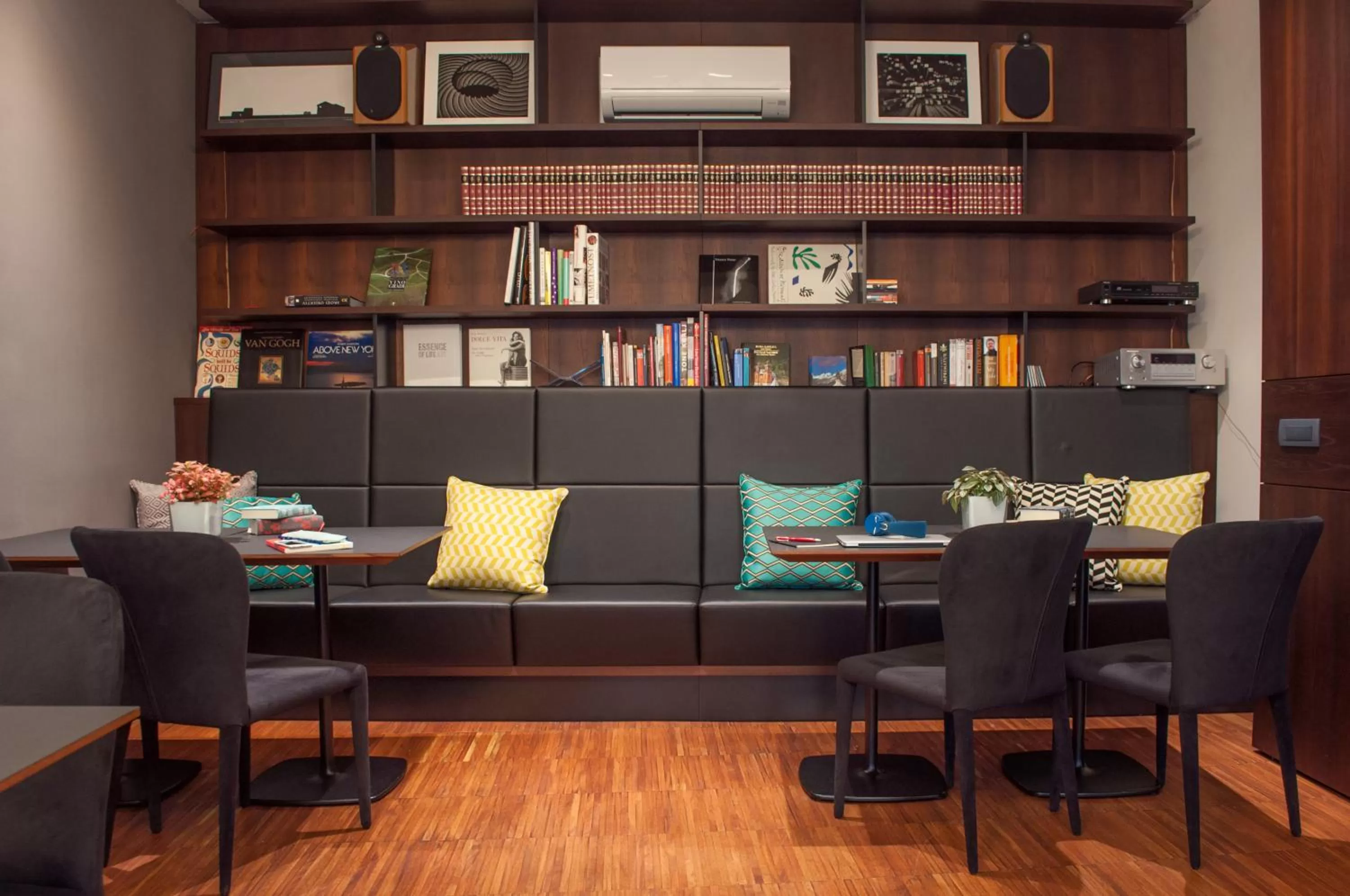 Library in Hotel Mrak