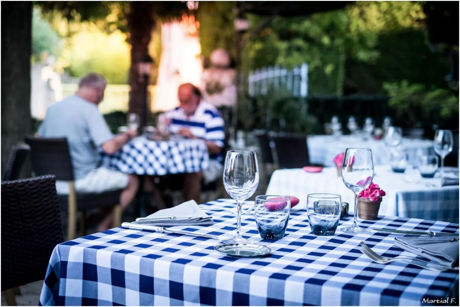 Patio in Logis Auberge De Tavel