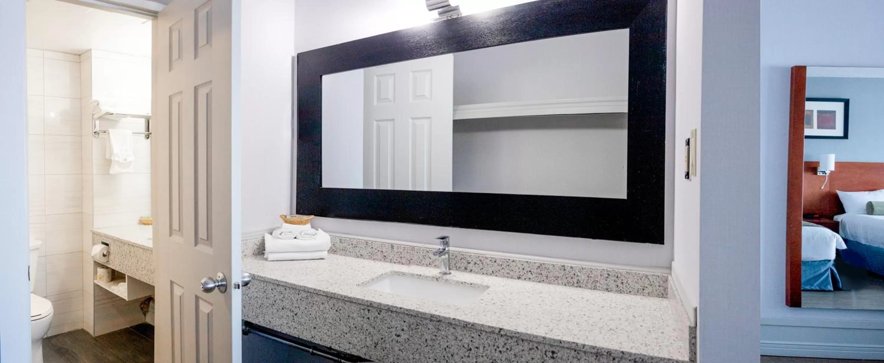 Toilet, Bed in Auberge Royal Versailles