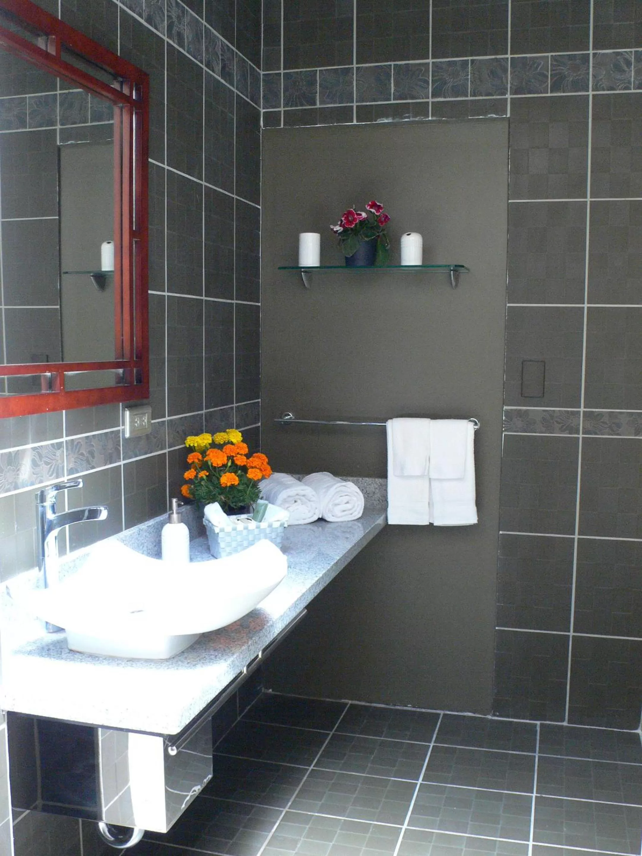 Bathroom in Alameda Cariari Boutique Hotel