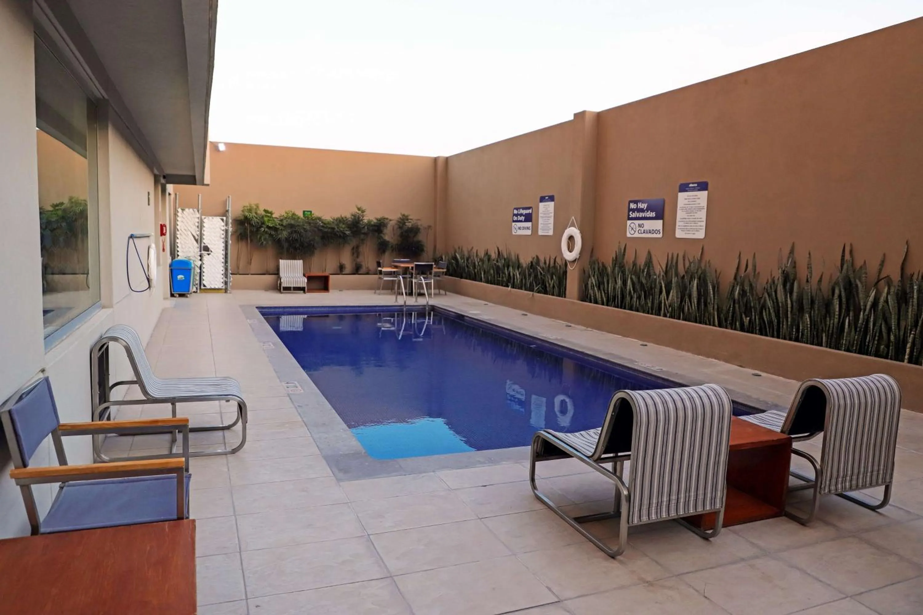 Pool view in Hampton Inn by Hilton Irapuato