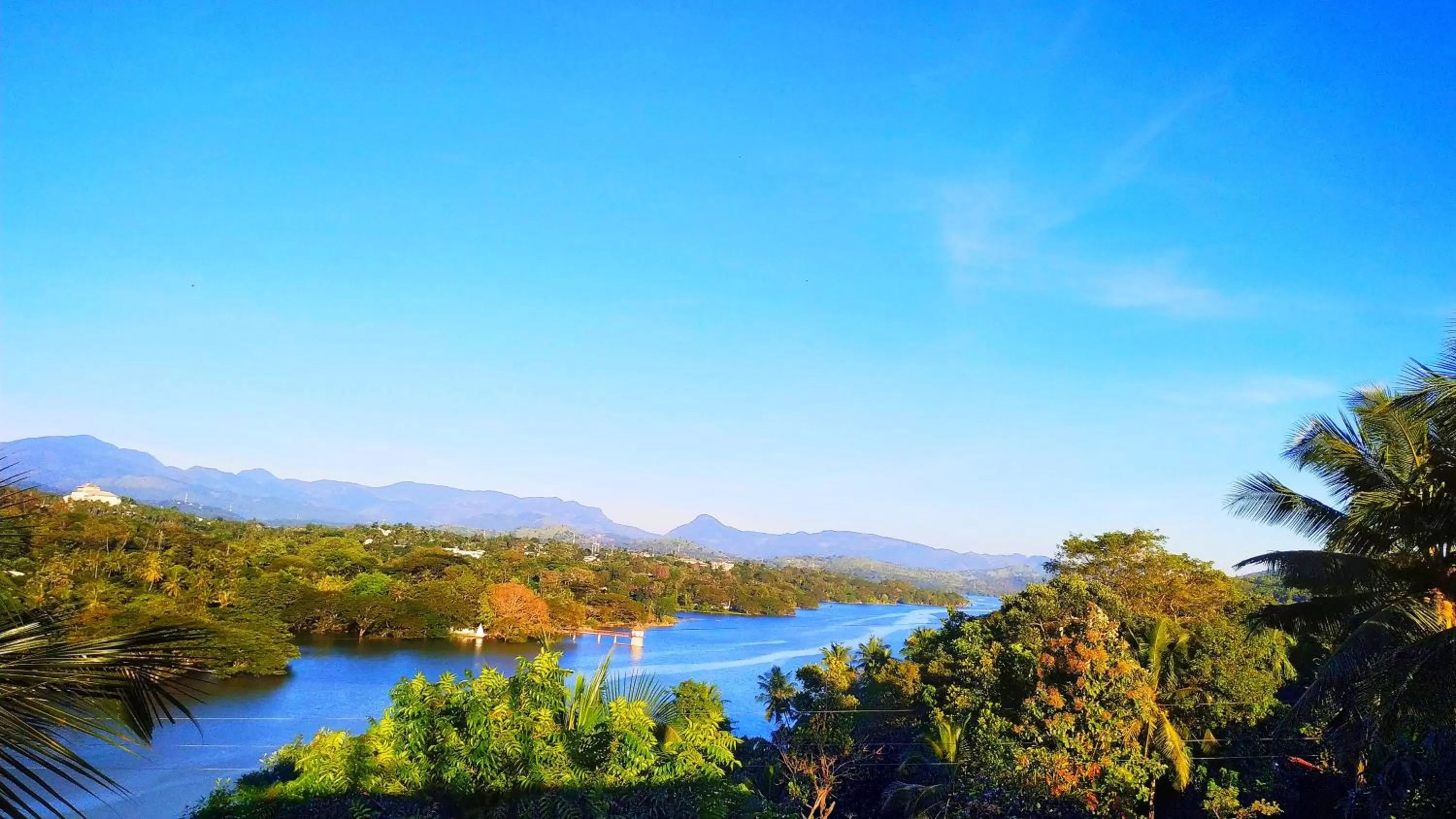 Mountain view in Mahaweli View Inn