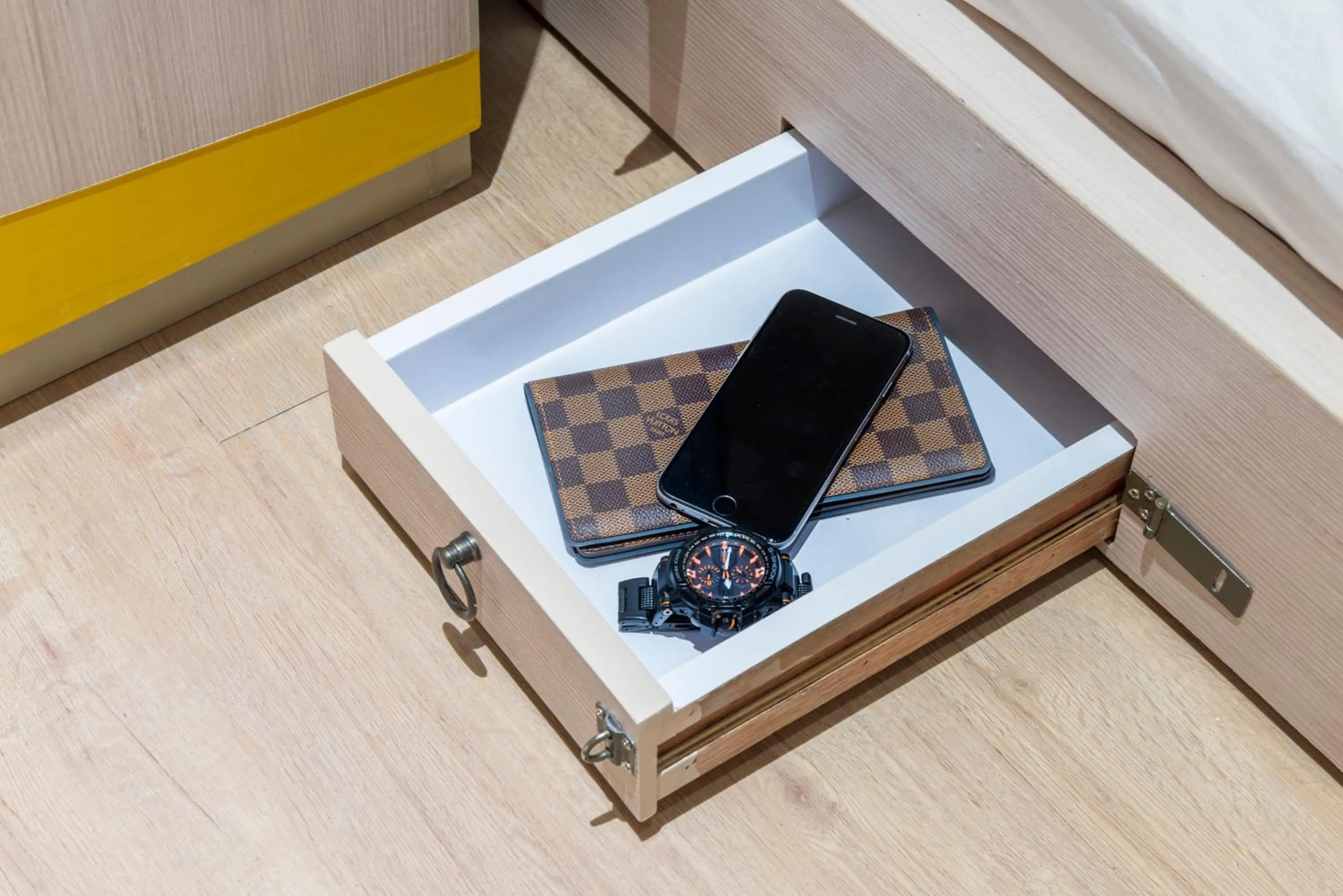 Kinnon Deluxe Hostel Coworking Cafe