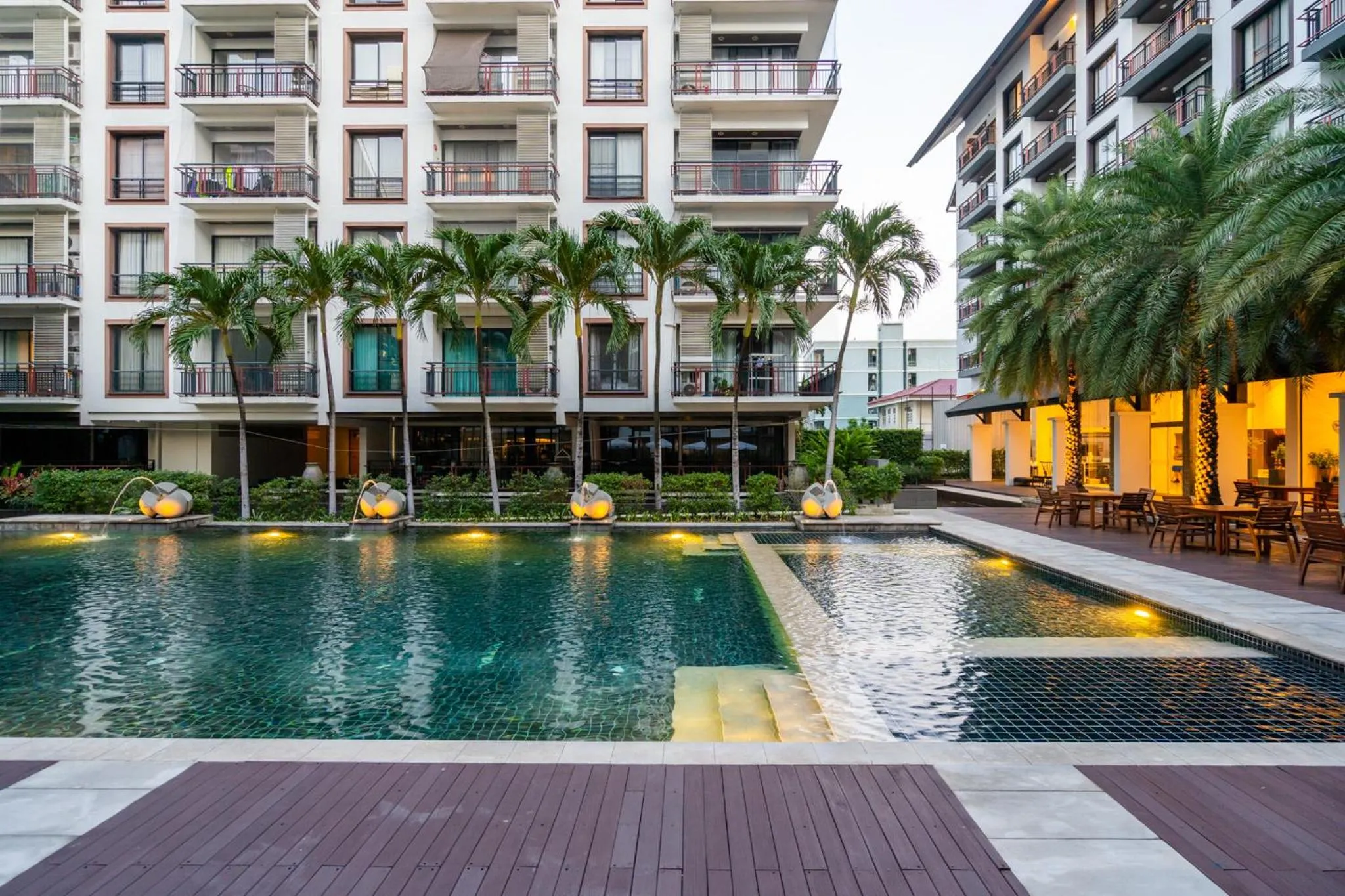 Swimming pool in Amanta Hotel & Residence Ratchada