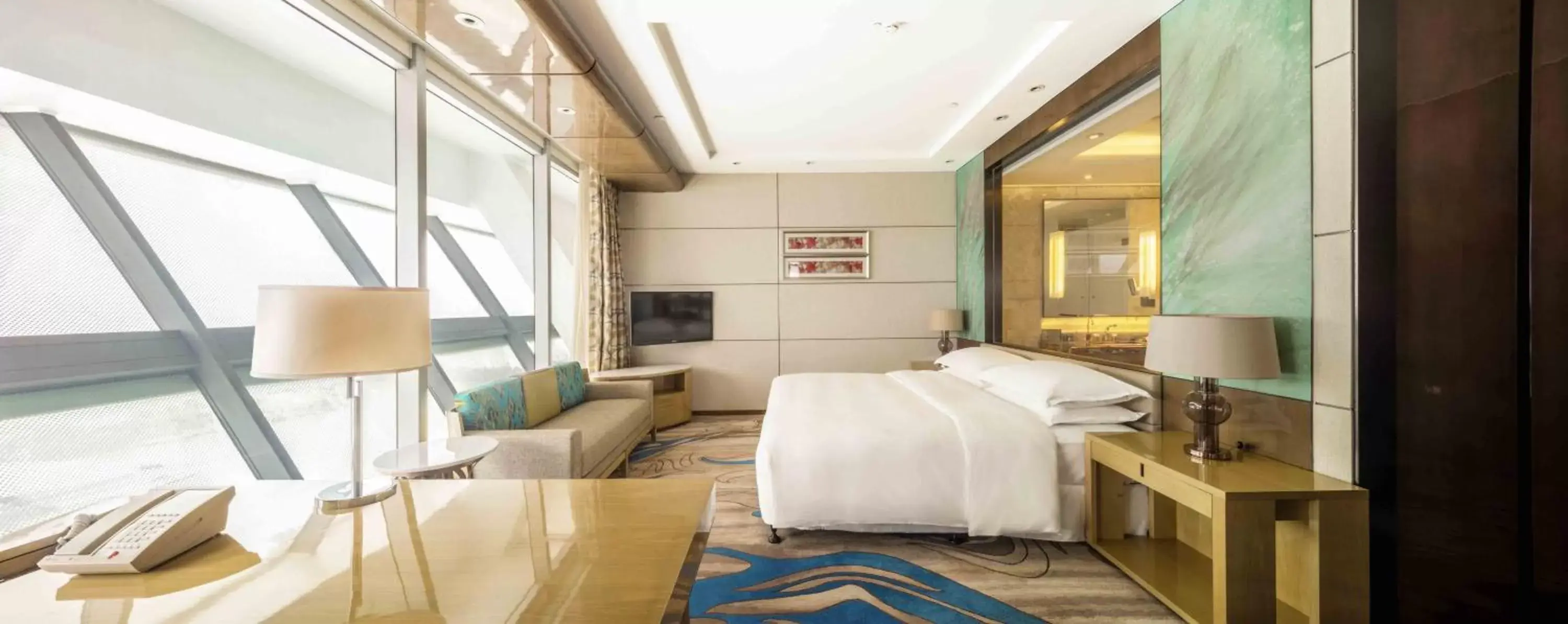 Two-Bedroom Presidential Suite with Lake View in Sheraton Huzhou Taihu Lake Hot Spring Resort & Spa Two-Bedroom Presidential Suite with Lake View in Sheraton Huzhou Taihu Lake Hot Spring Resort & Spa