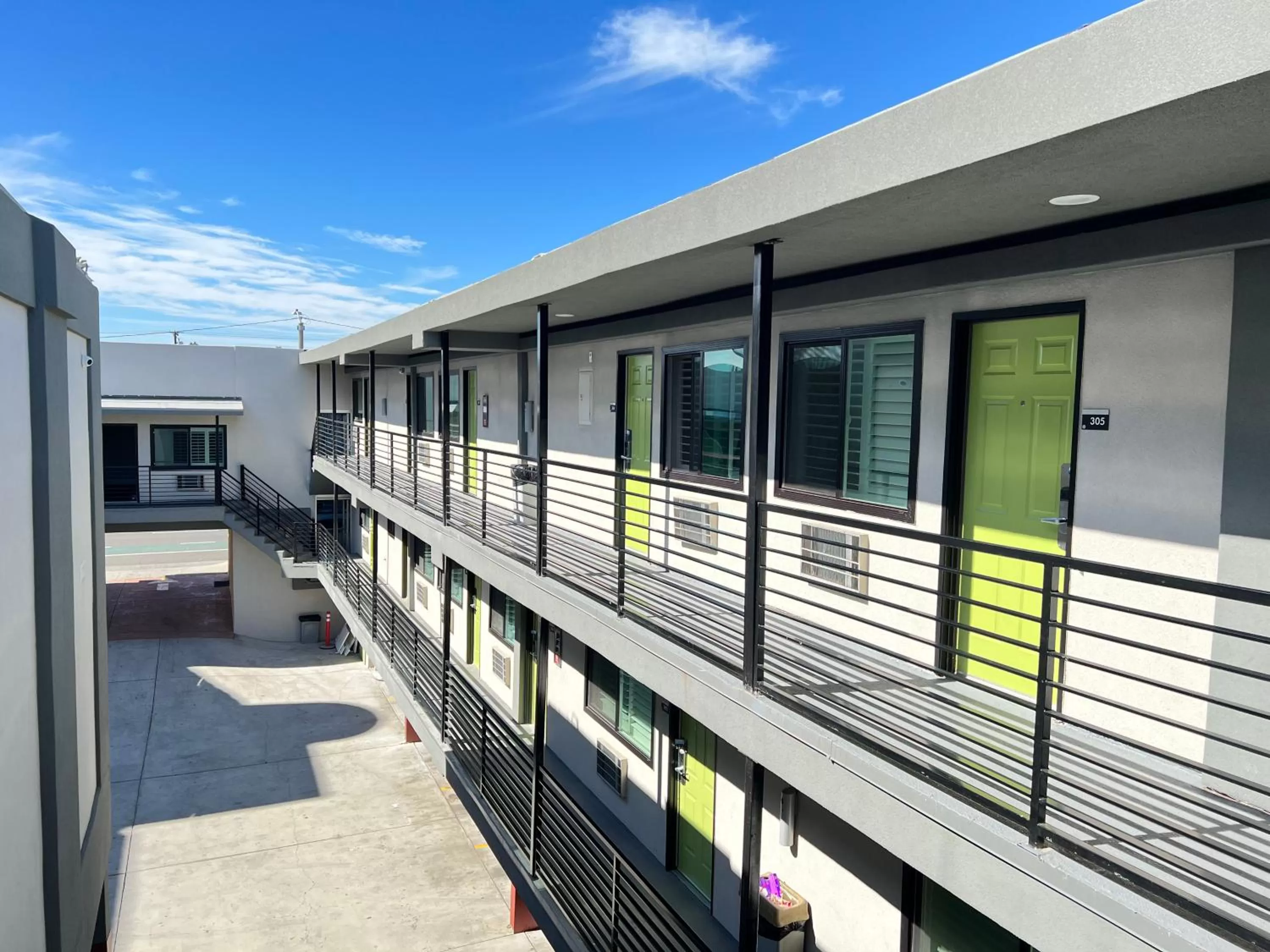 Property building in Deluxe Inn Hawthorne/ LAX