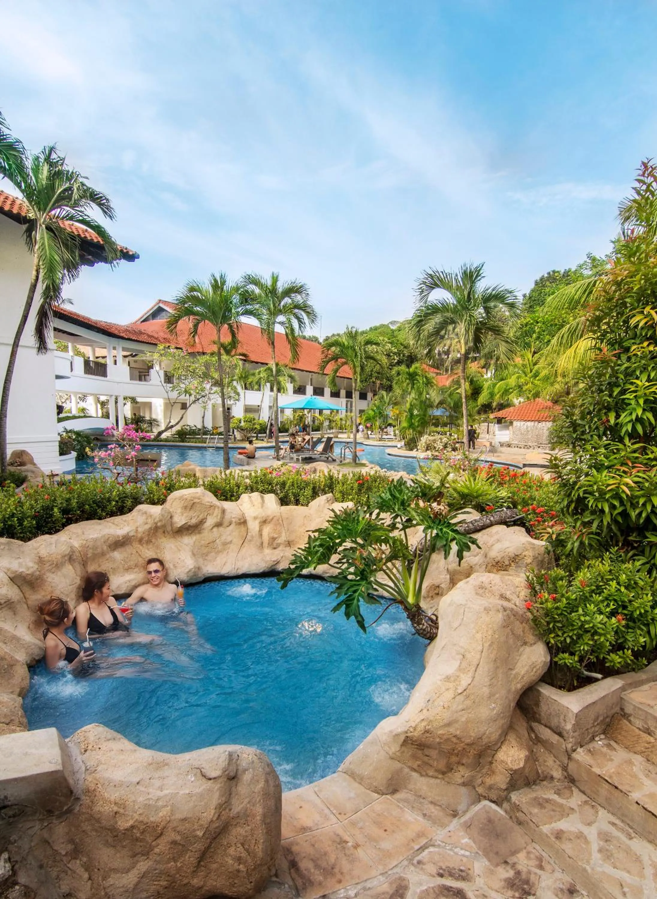 Swimming pool in Nongsa Point Marina