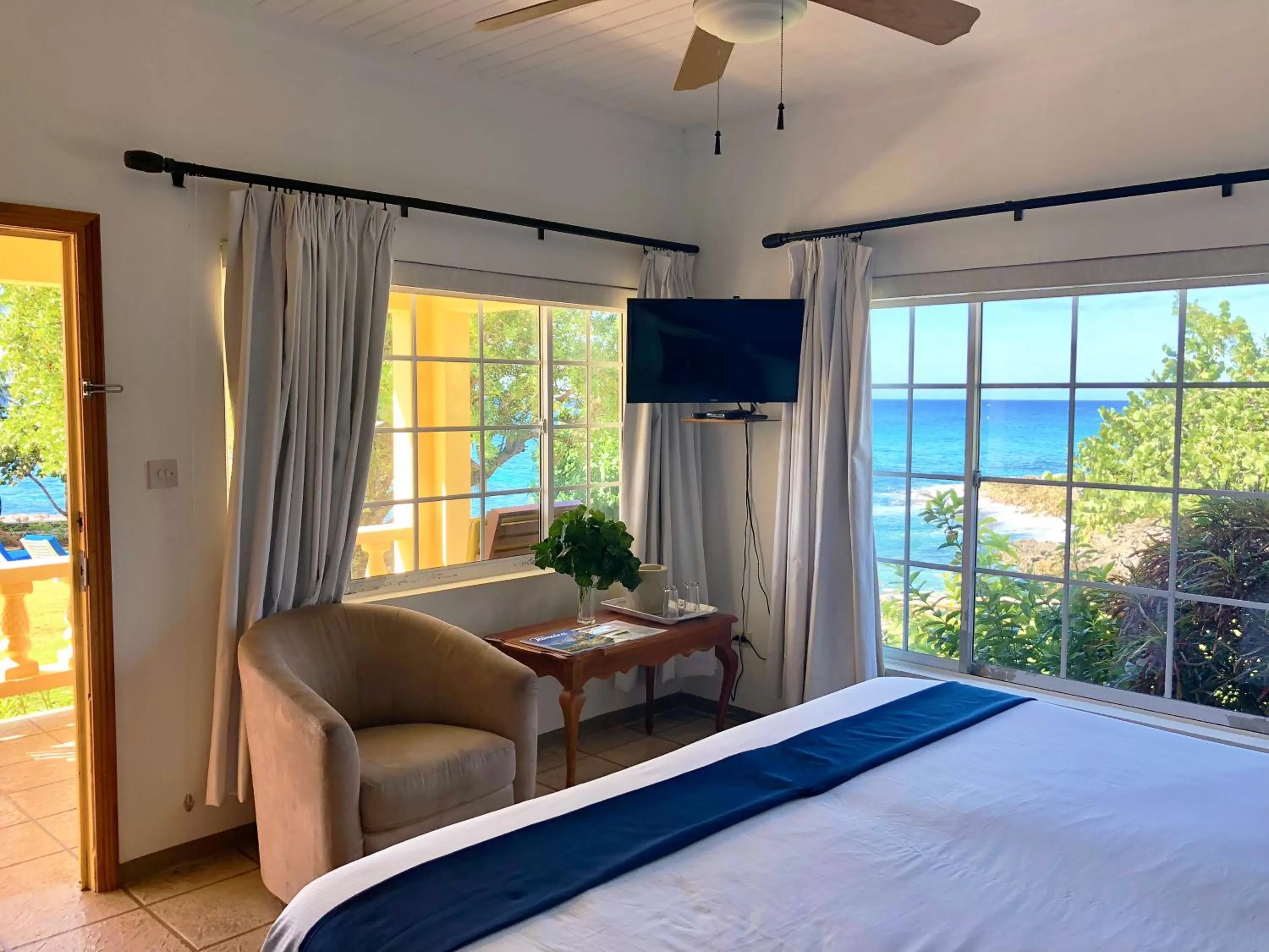 Decorative detail, Bed in The Westender Inn