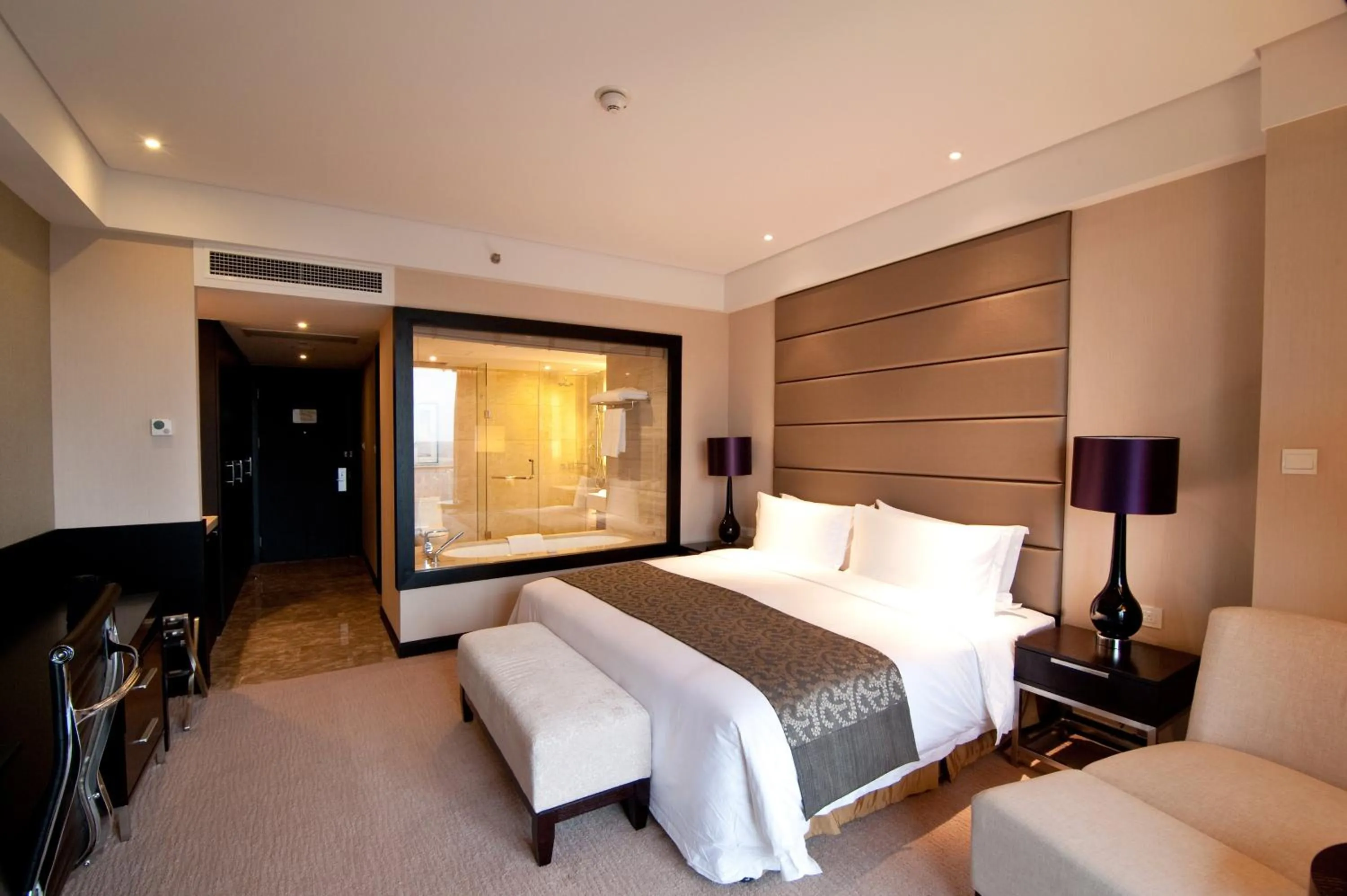 Photo of the whole room, Bed in Crowne Plaza Shanghai Xiayang Lake by IHG