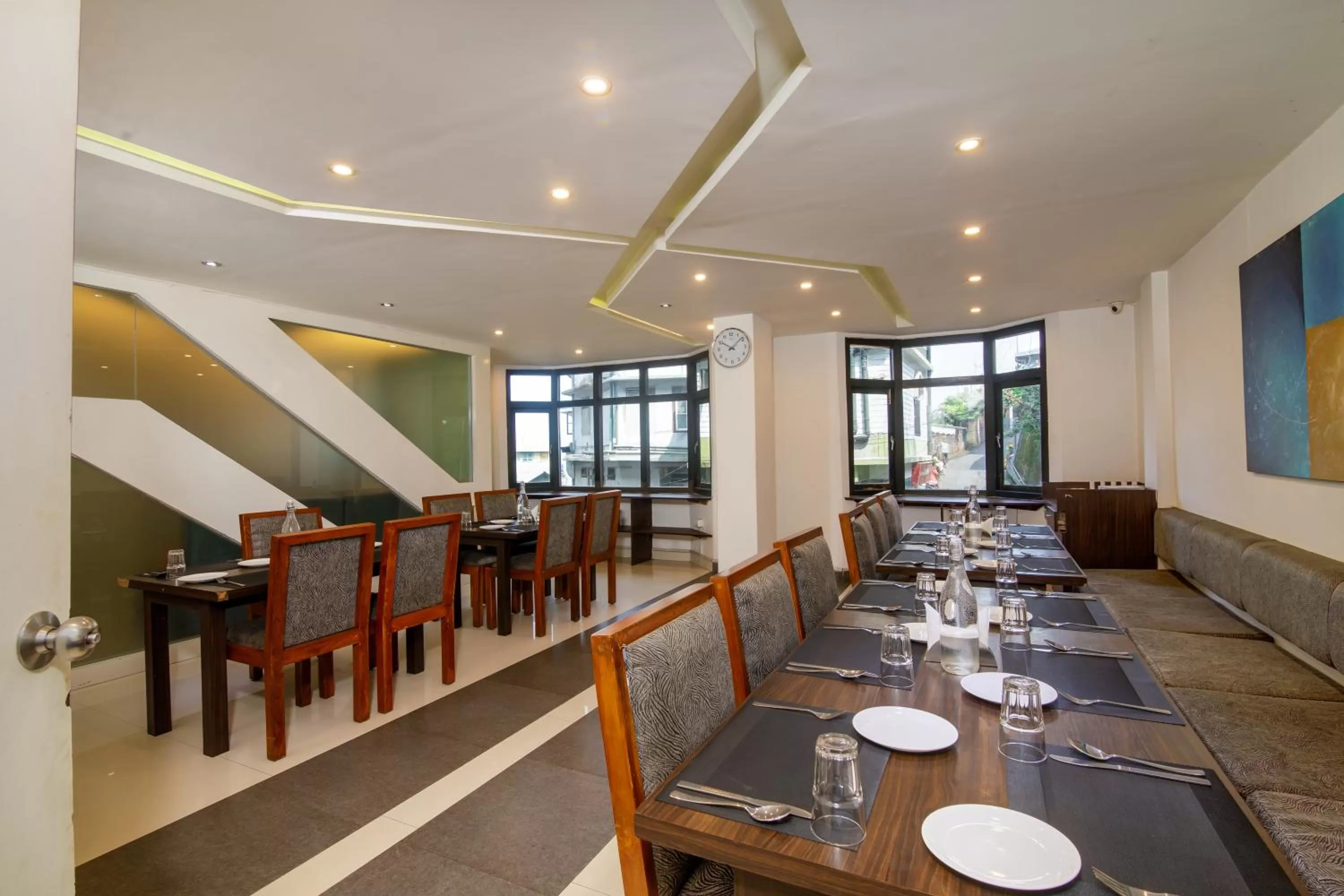 Restaurant/Places to Eat in Muscatel Yavachi - 400 Mts from MG Marg