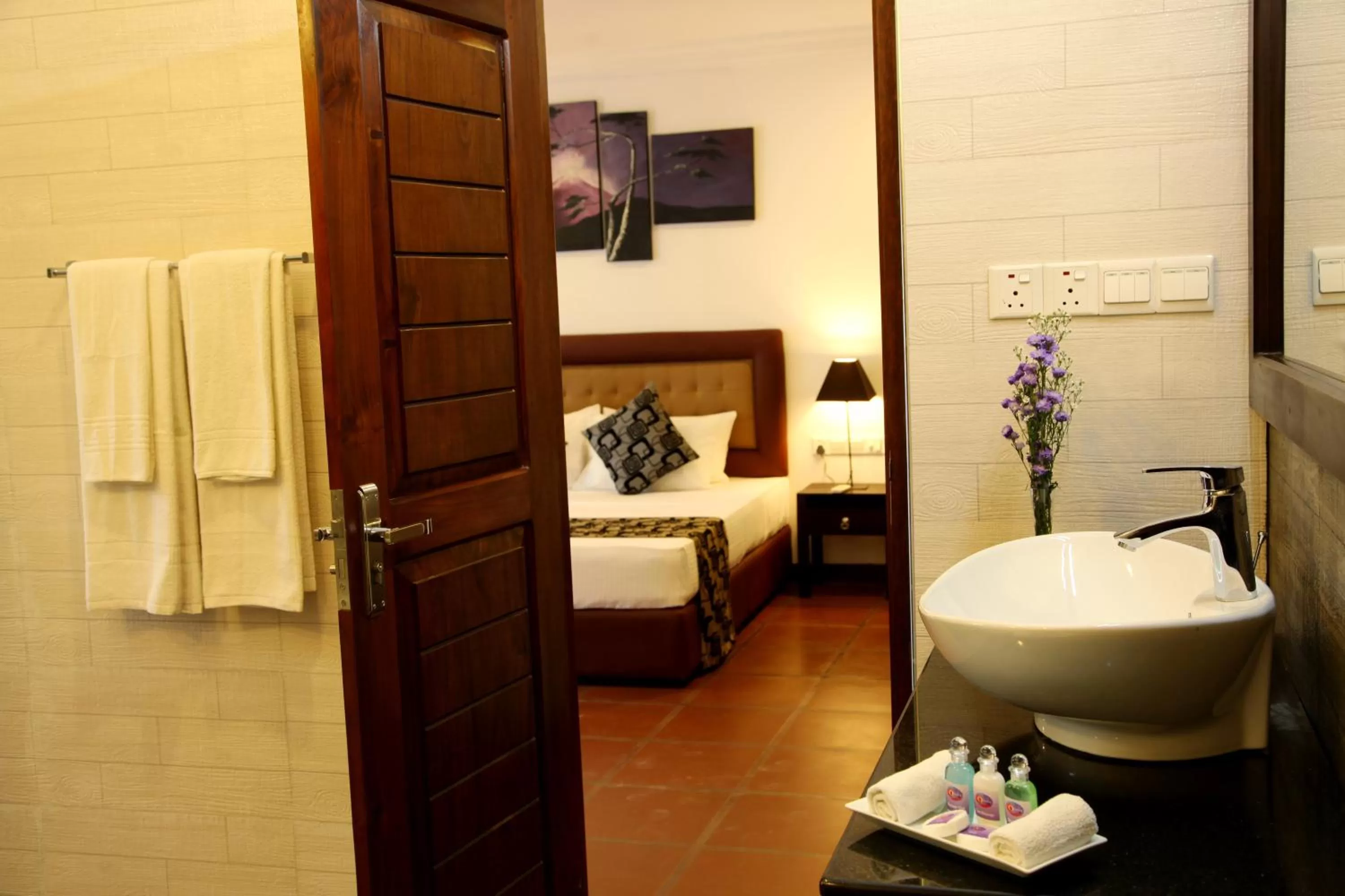 Bathroom, Bed in Oreeka - Katunayake Airport Transit Hotels
