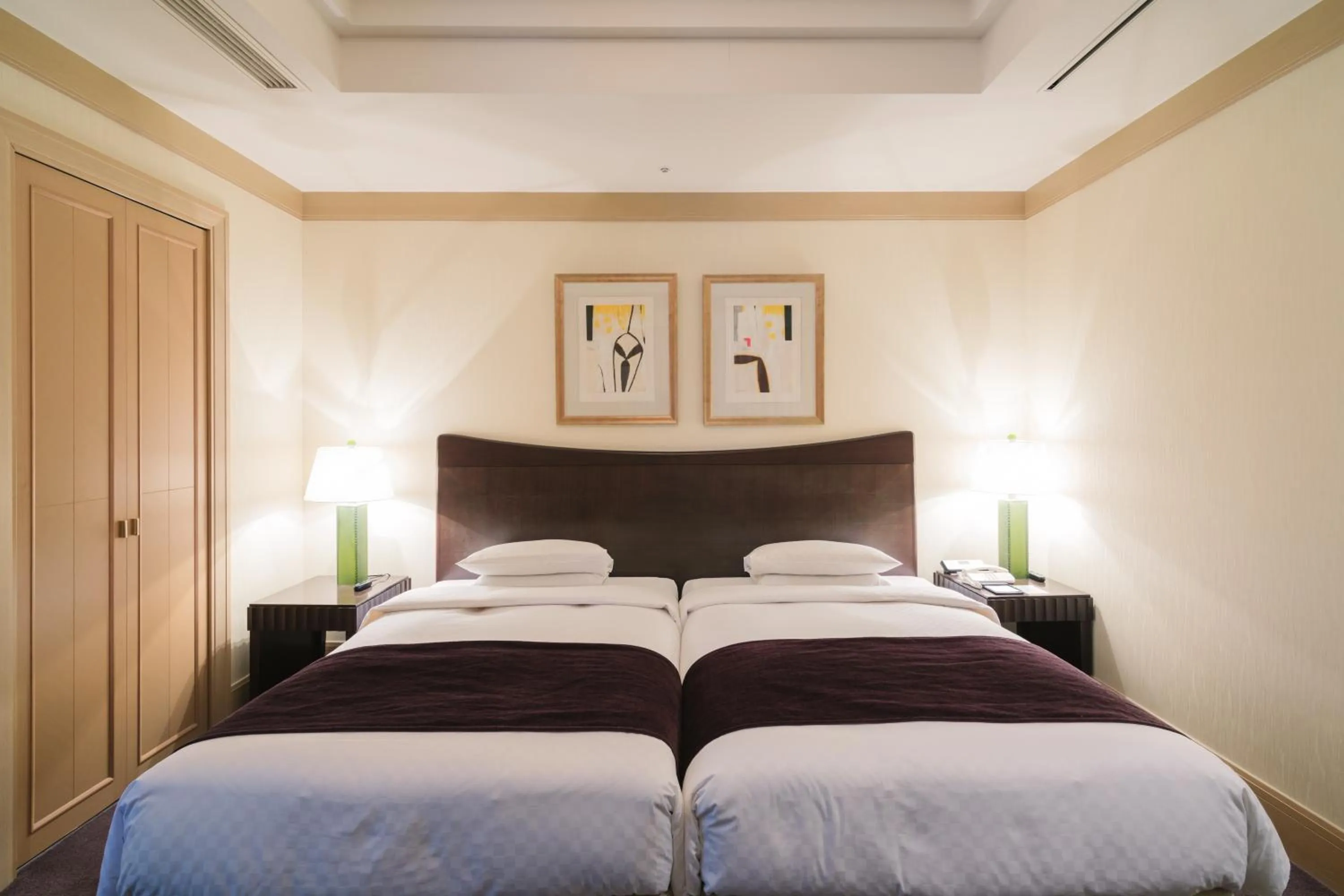 Bed in JR Hotel Clement Takamatsu