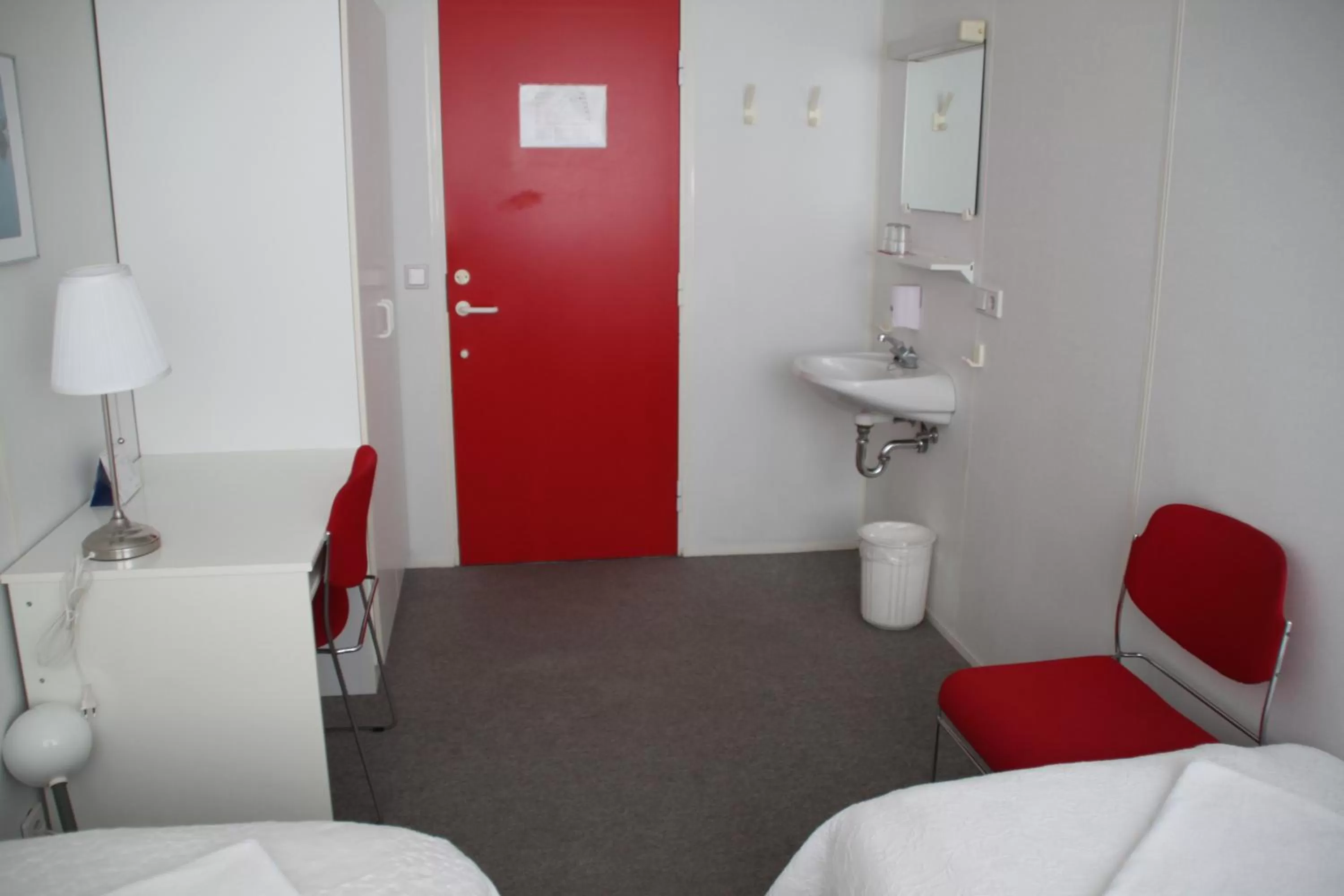 Seating area, Bed in 101 Guesthouse Hotel