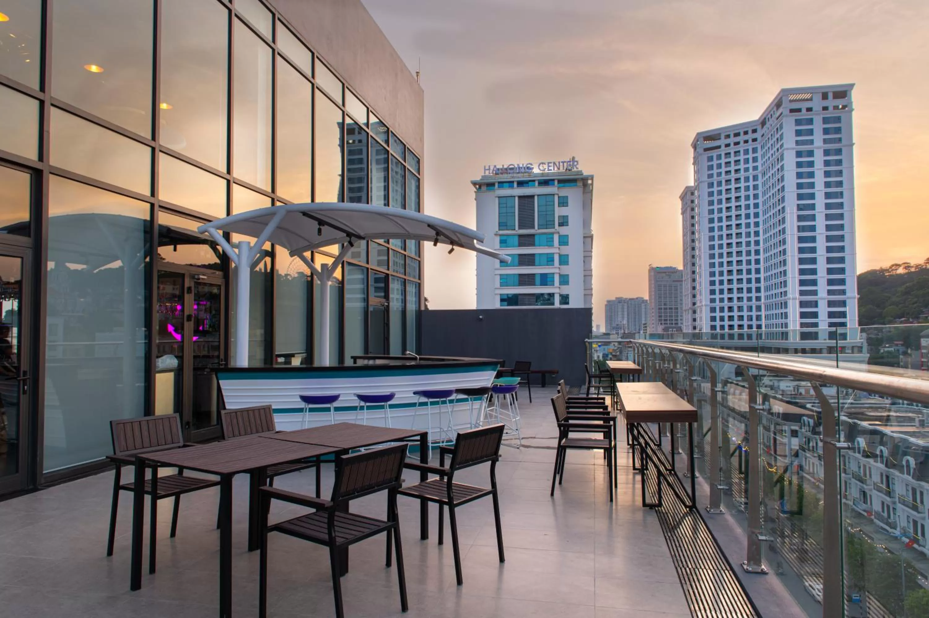 Restaurant/places to eat in Tru by Hilton Ha Long Hon Gai Centre