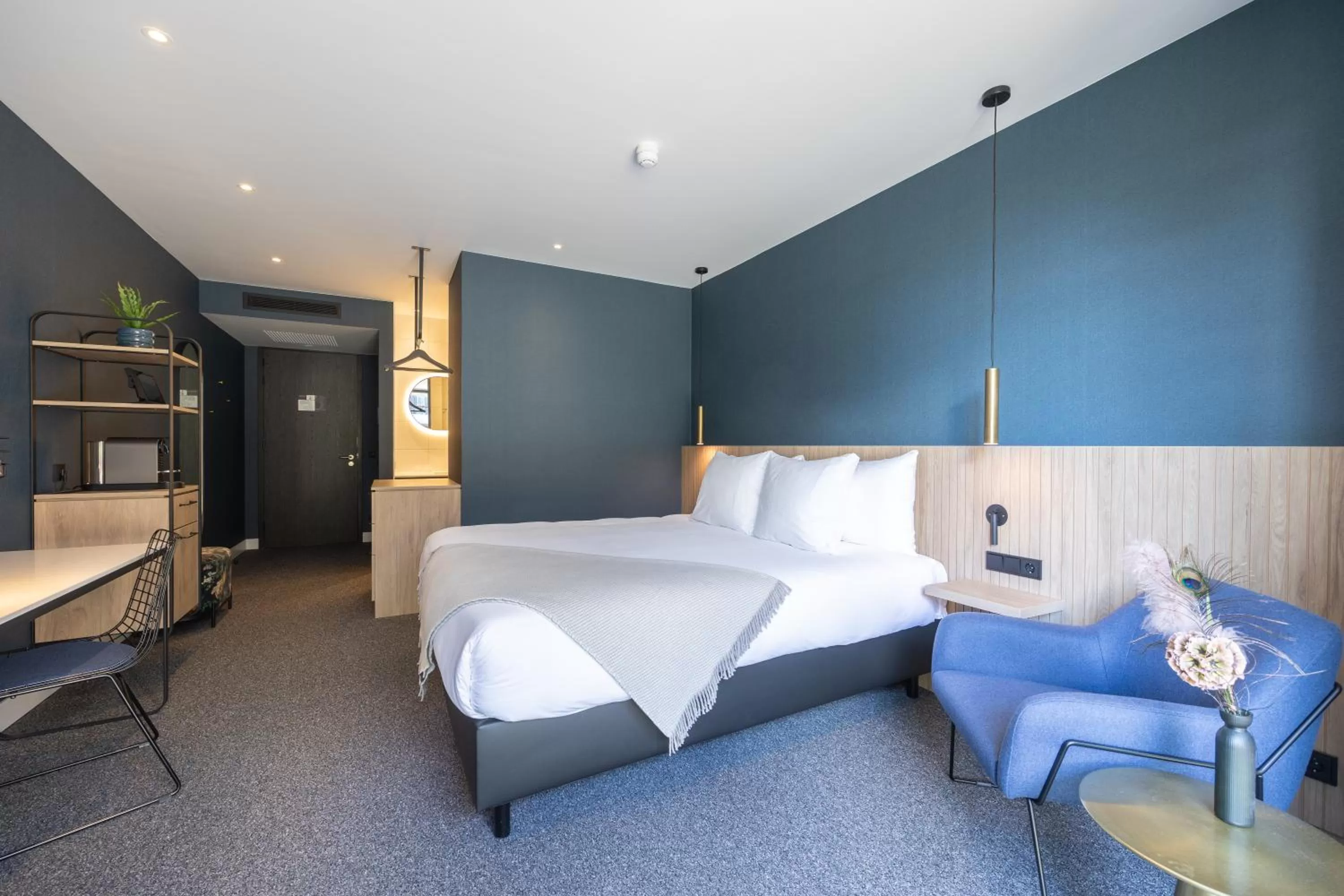 Photo of the whole room, Bed in Van der Valk hotel Den Haag Wassenaar