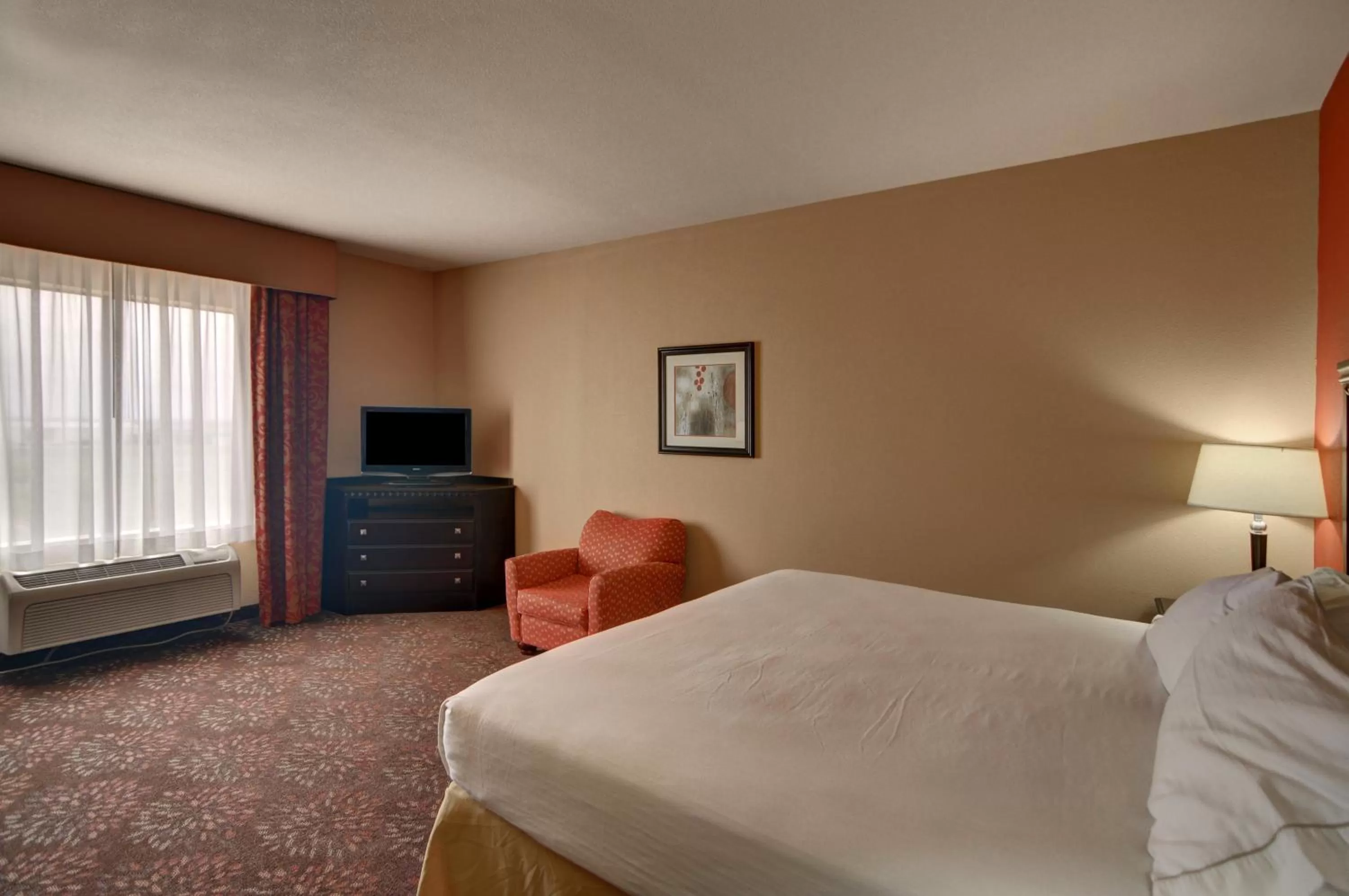 Photo of the whole room, Bed in Holiday Inn Express Hotel and Suites Altus by IHG
