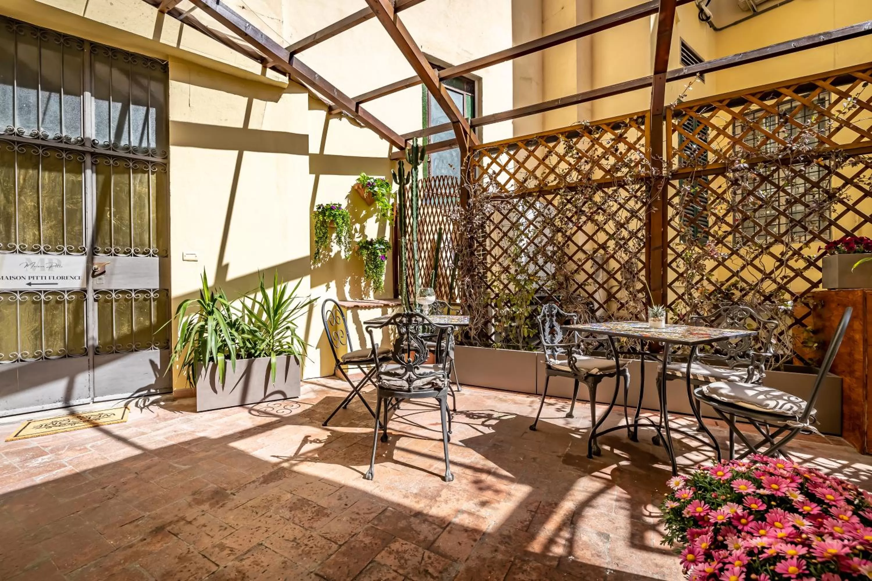 Patio in Maison Pitti Florence