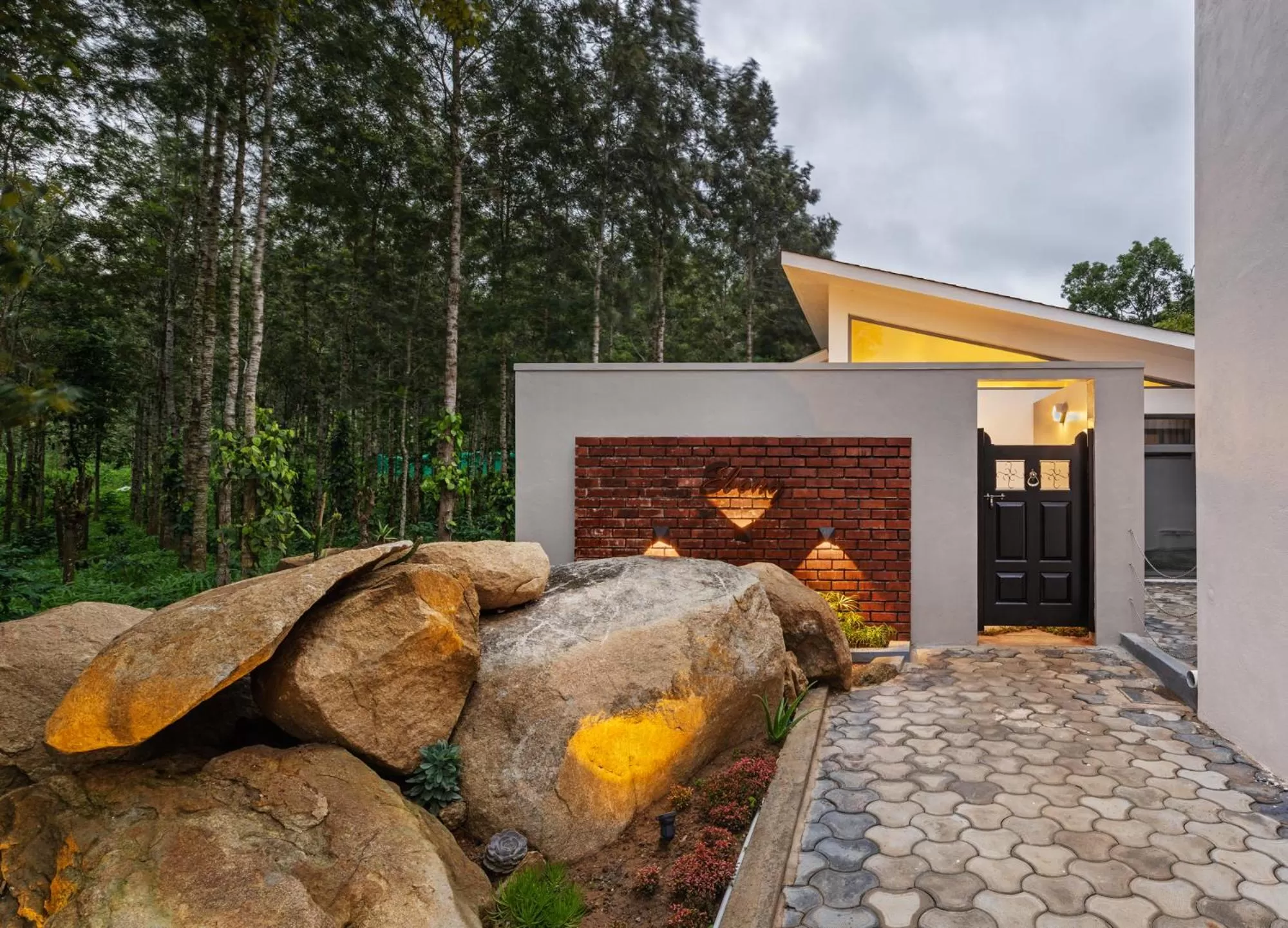 Facade/entrance in Vismita County