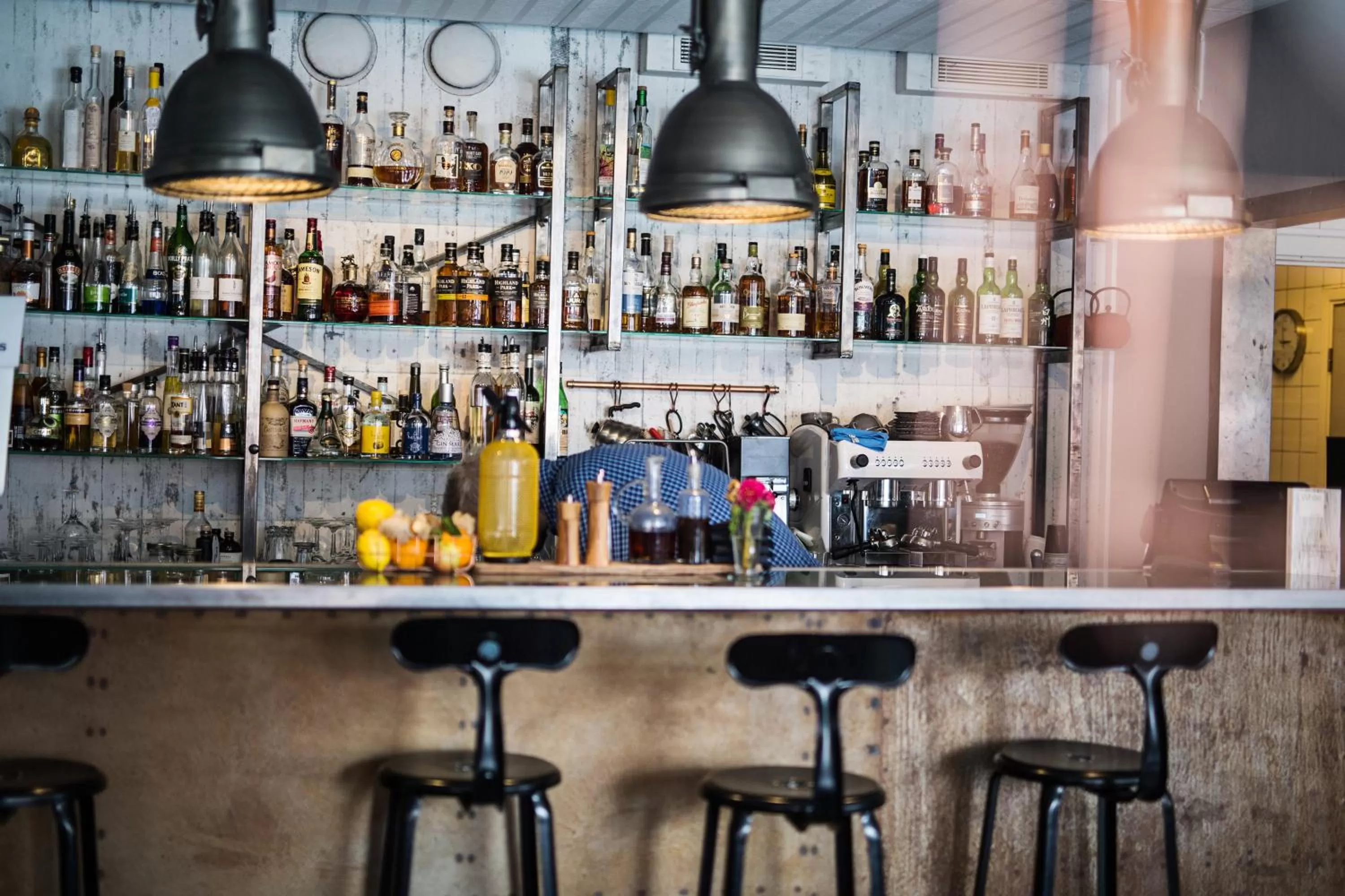 Restaurant/places to eat in SPiS Hotel & Hostel