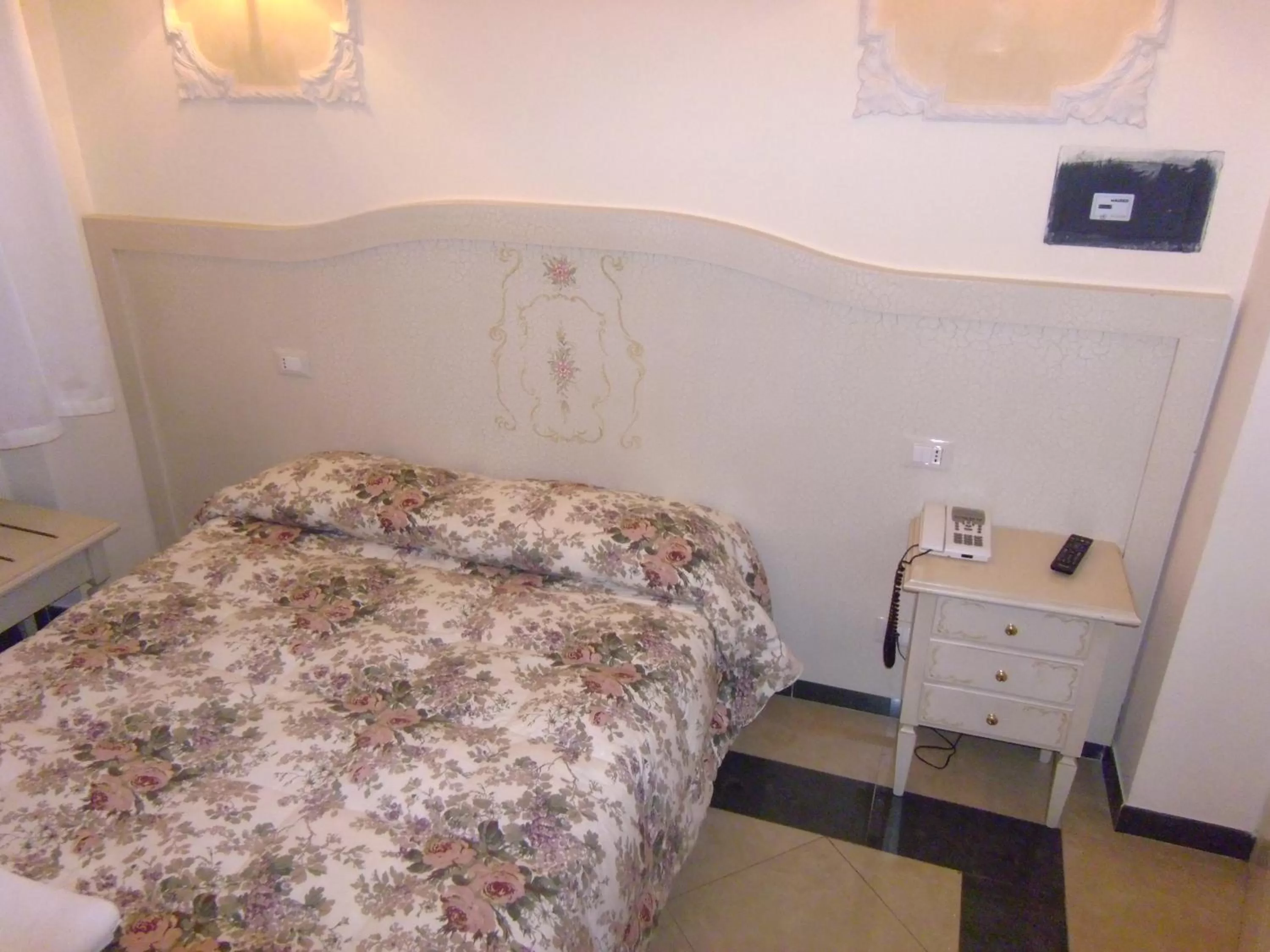 Bed in Cambridge Hotel