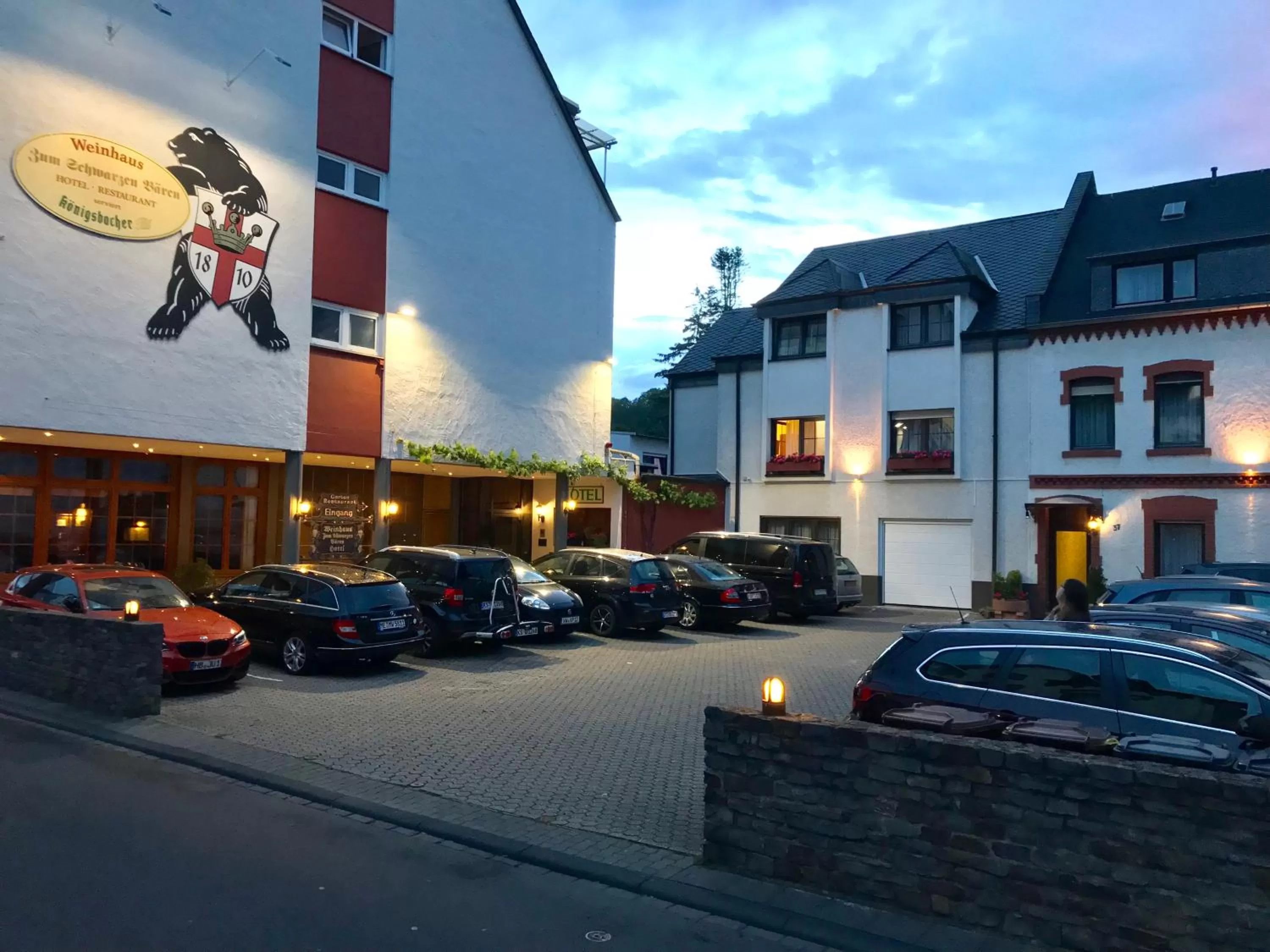 Property building in Hotel & Weinhaus Zum Schwarzen Bären