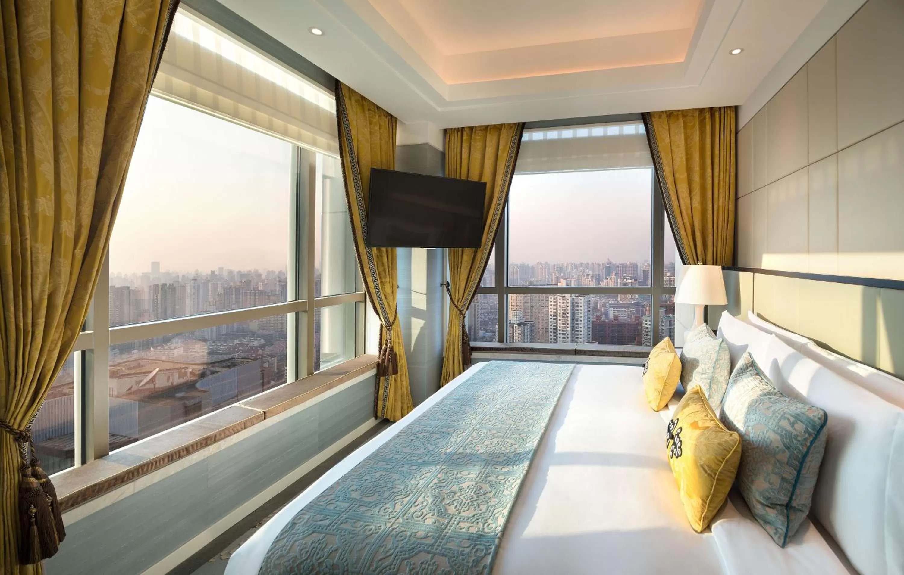 Bed in The St Regis Shanghai Jingan - Where Downtown Luxury Meets Legendary Old Shanghai Jazz