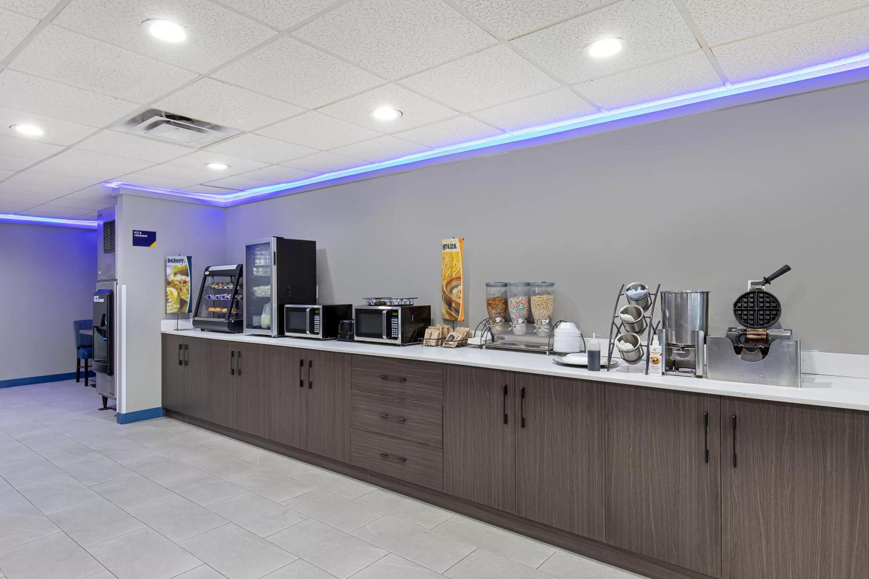 Kitchen or kitchenette in Microtel Inn & Suites by Wyndham Manchester - Newly Renovated
