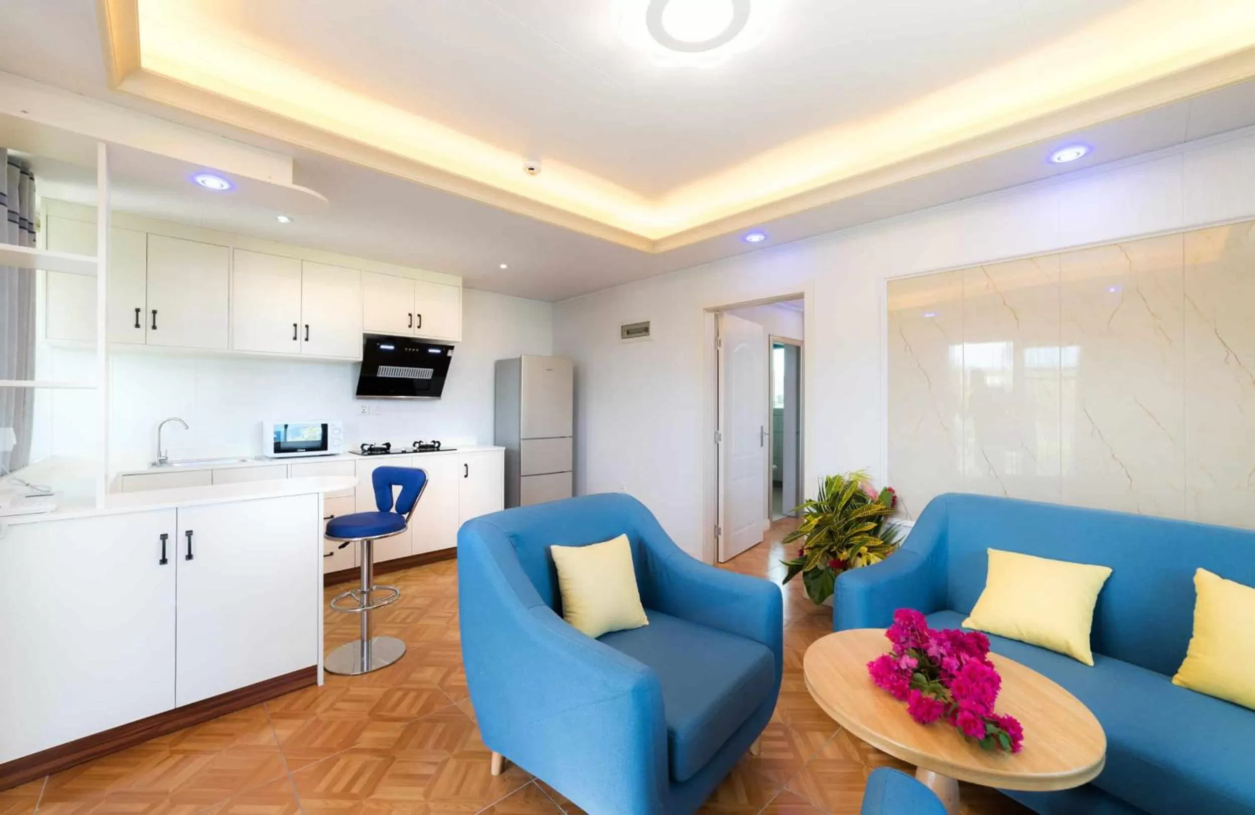 Living room, Seating Area in Riverside Hotel