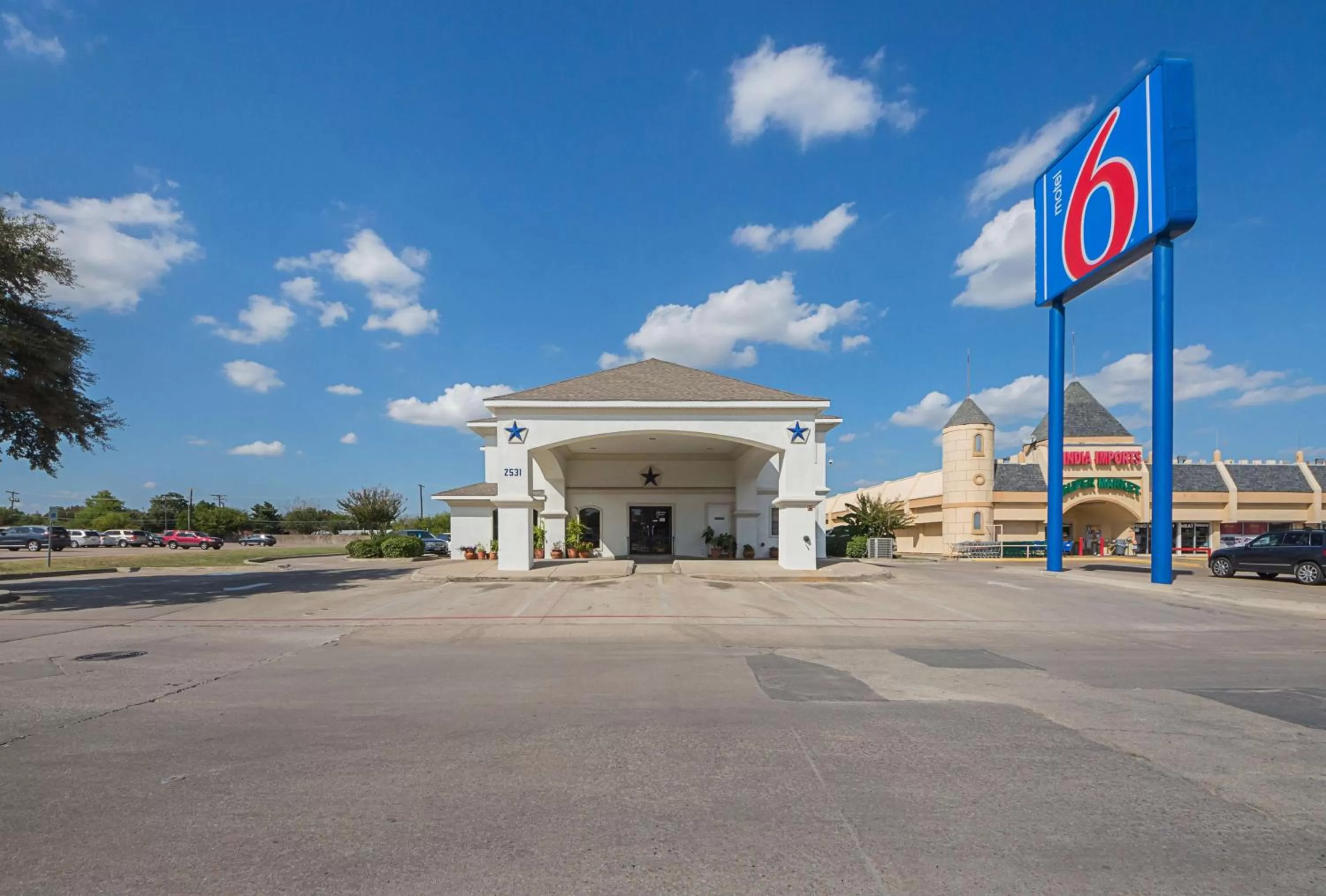 Property building in Motel 6 Dallas – Irving DFW Airport South