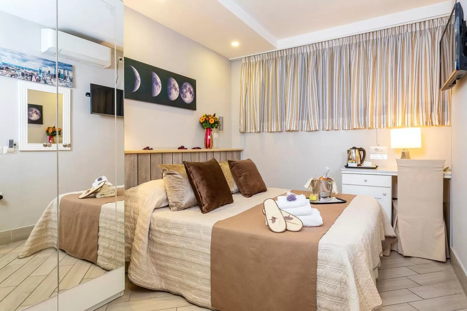 Photo of the whole room, Bed in Capodichino International Hotel