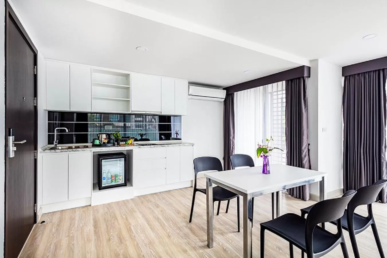 Kitchen or kitchenette in The Rizin