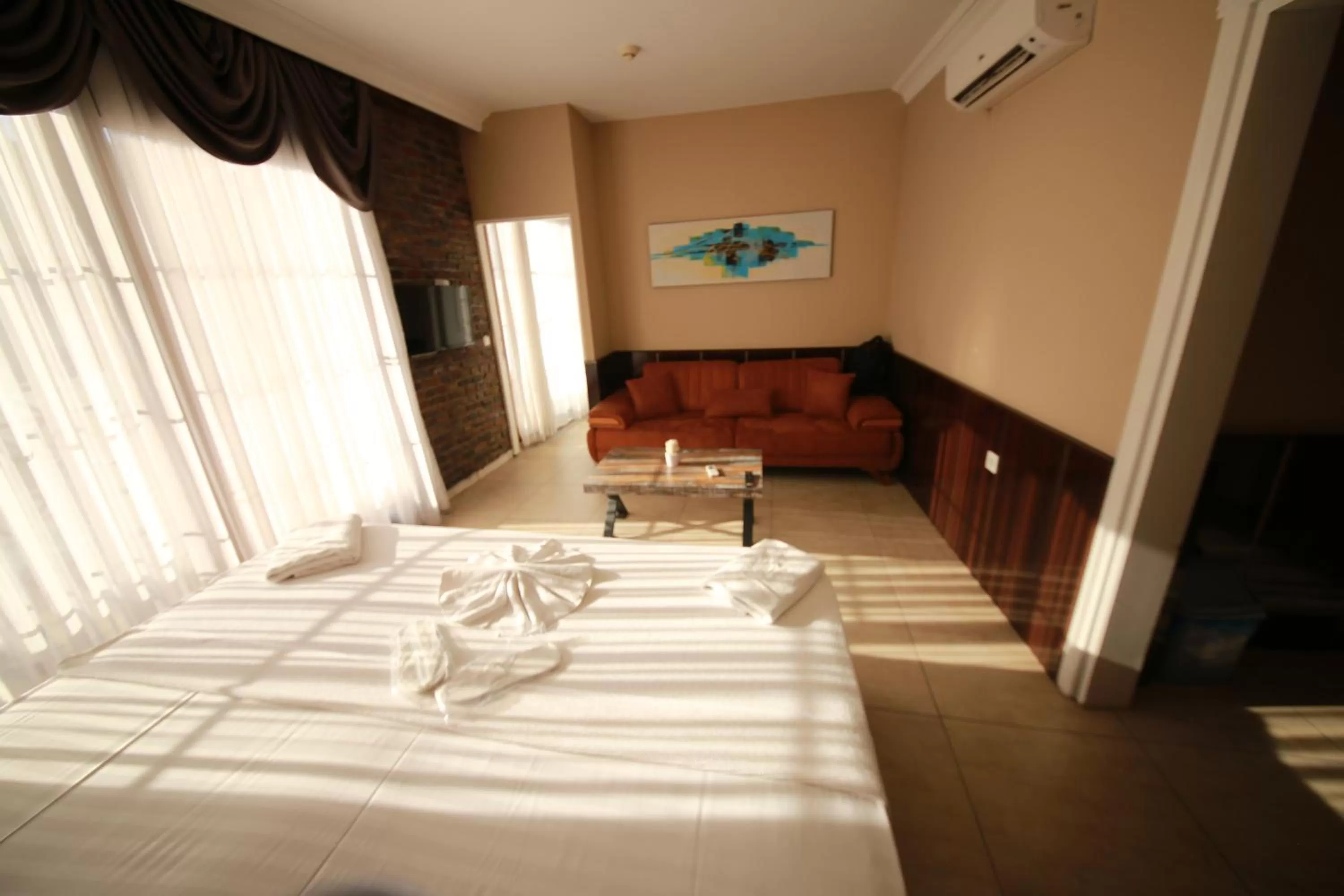 King Suite with Balcony in Royal Palace Hotel