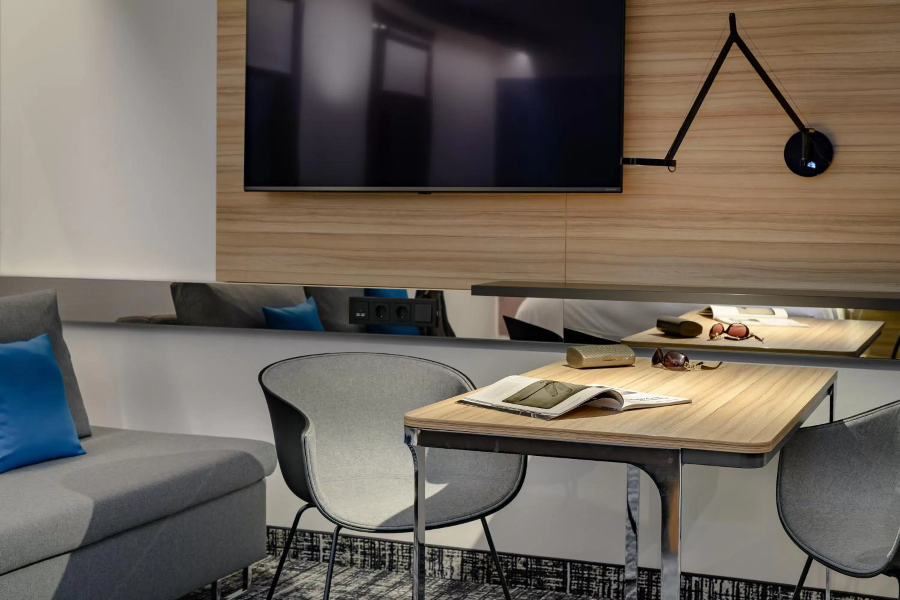 TV and multimedia in Novotel Suites Berlin City Potsdamer Platz